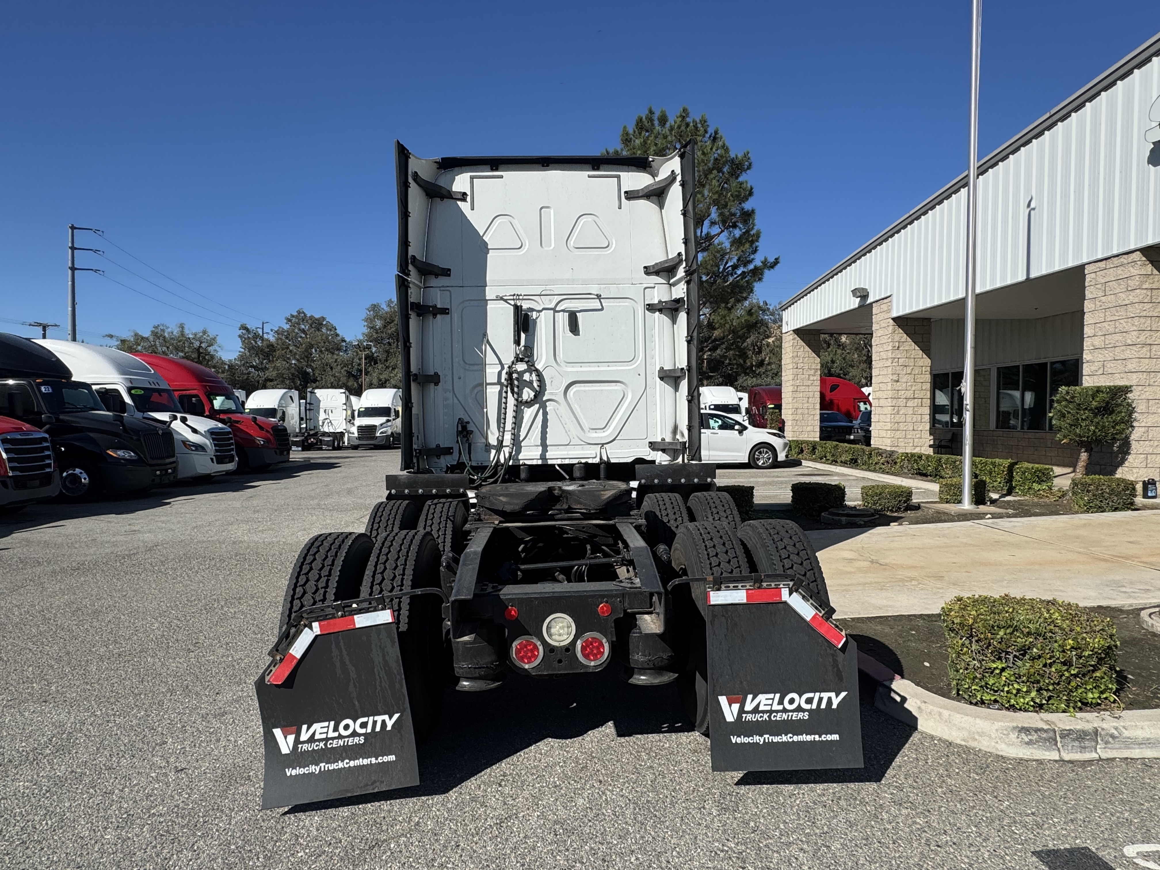 2020 FREIGHTLINER CASCADIA 126SLP - image 5