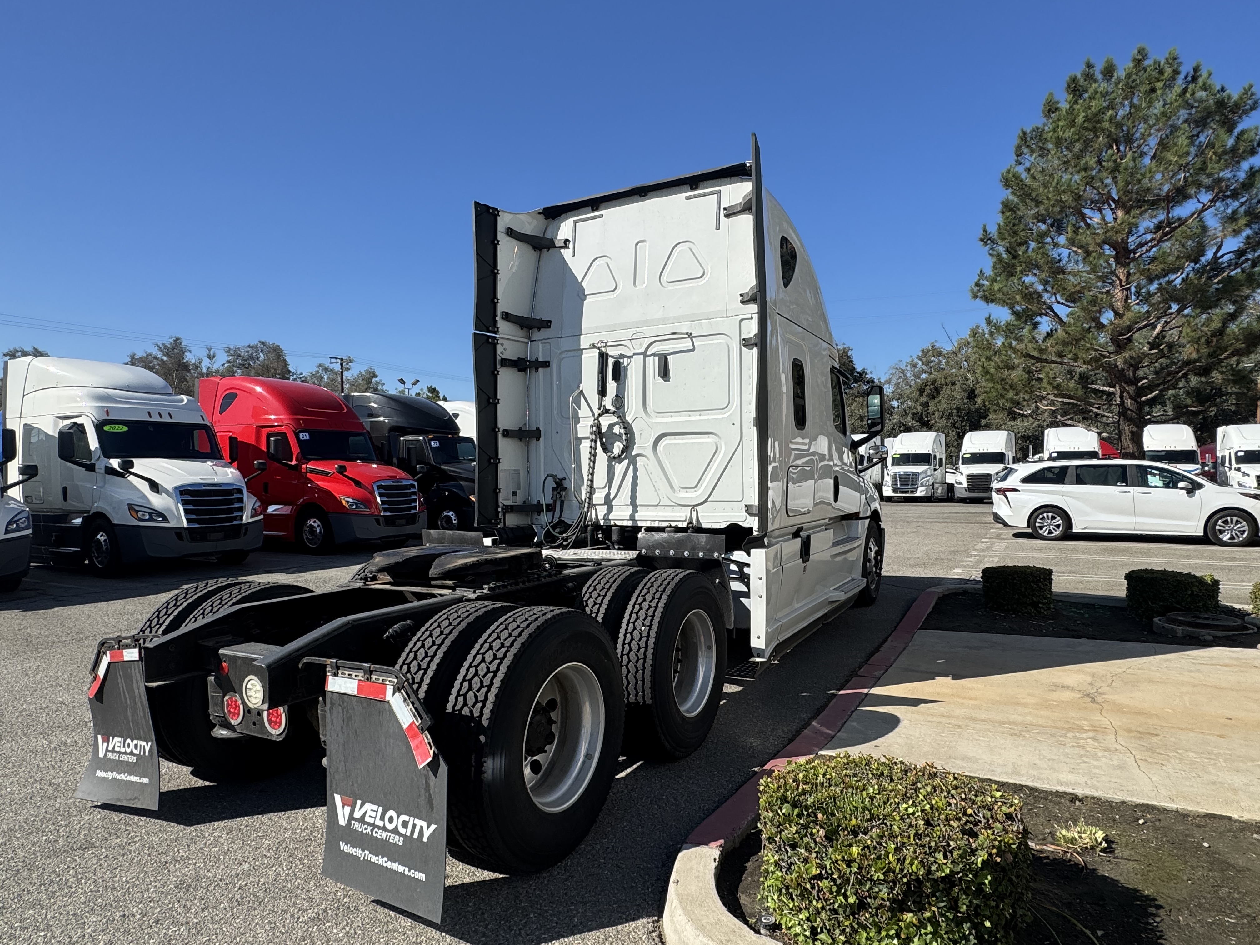 2020 FREIGHTLINER CASCADIA 126SLP - image 6