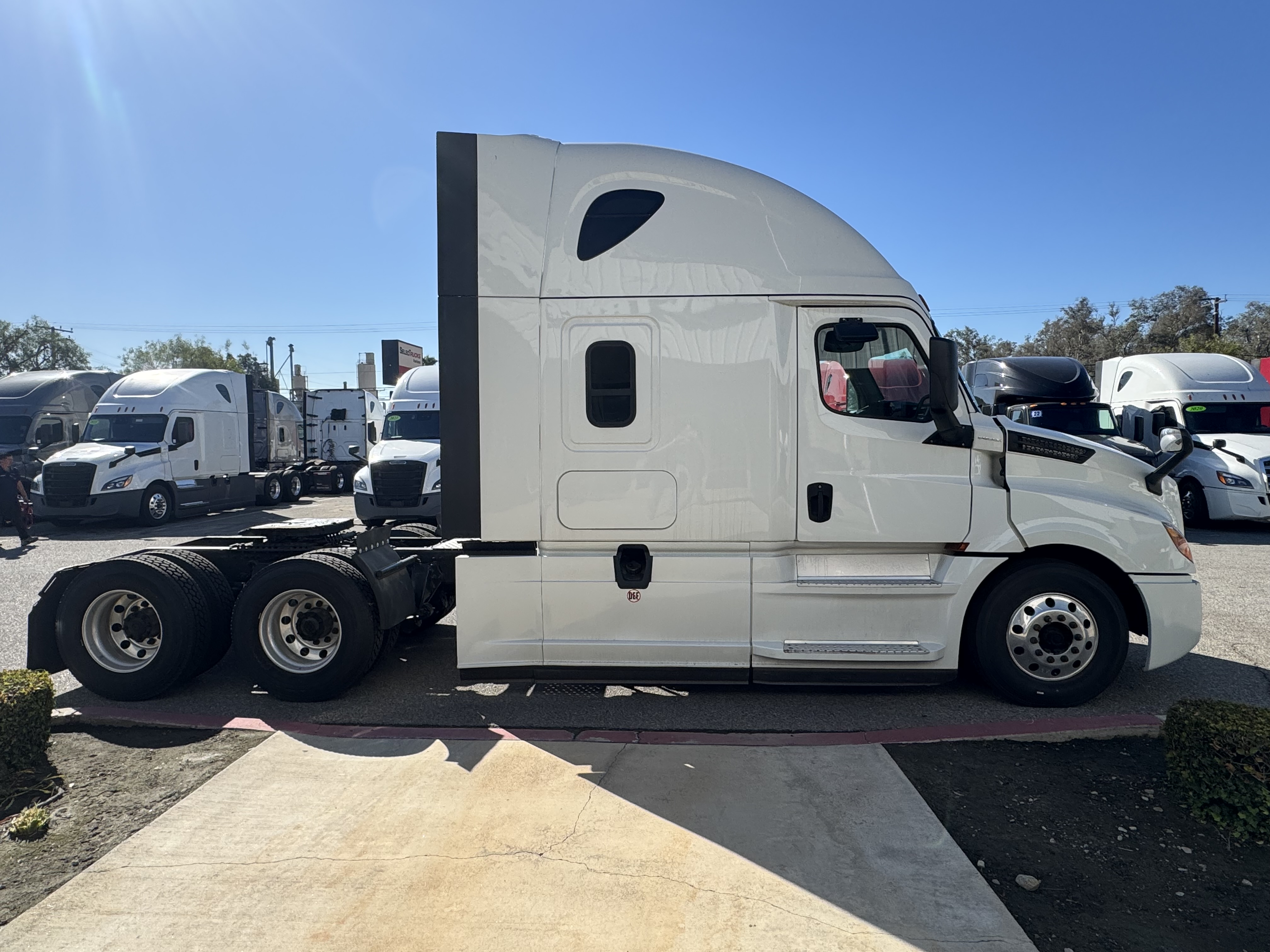 2020 FREIGHTLINER CASCADIA 126SLP - image 7