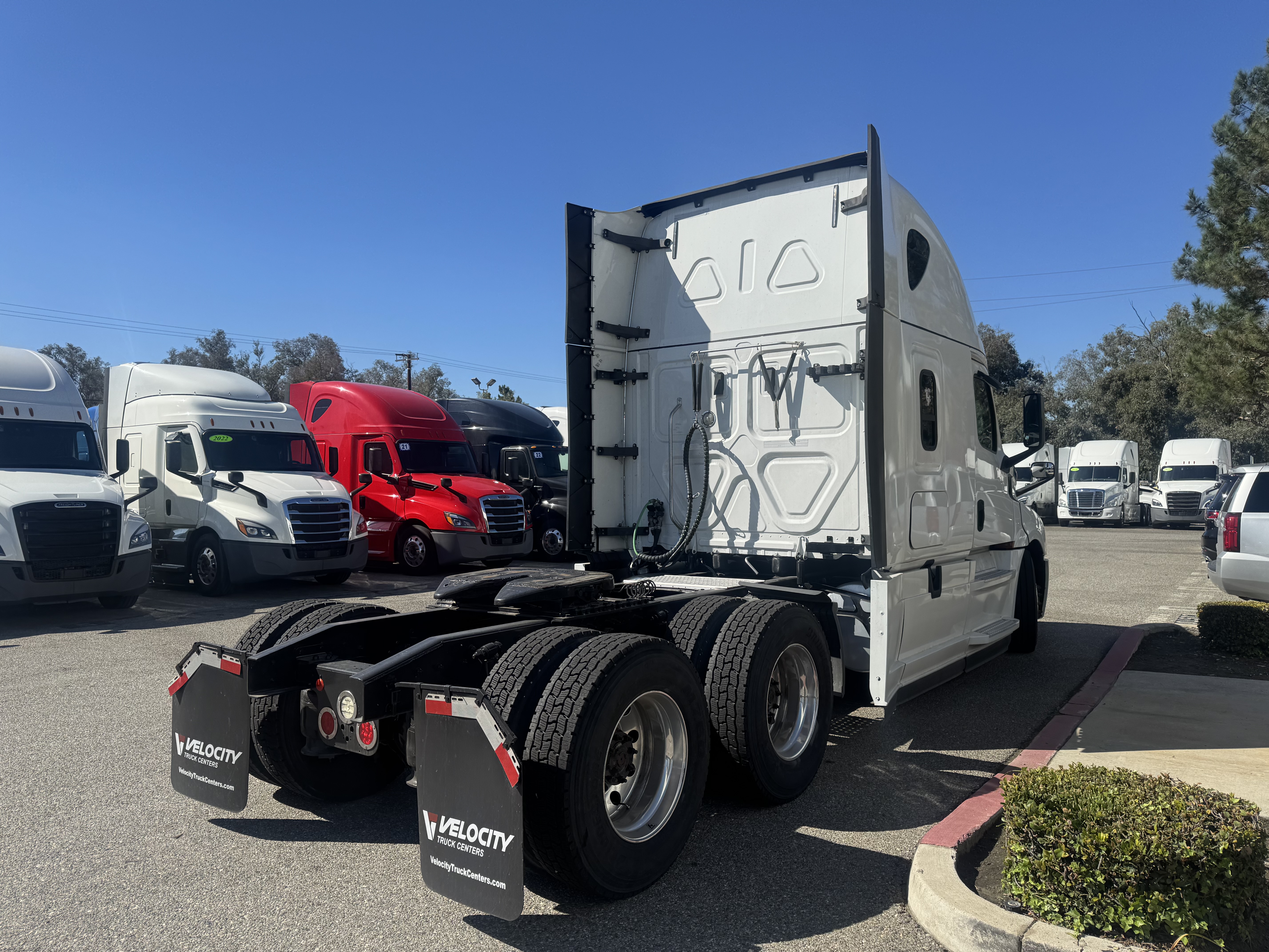 2020 FREIGHTLINER CASCADIA 126SLP - image 6