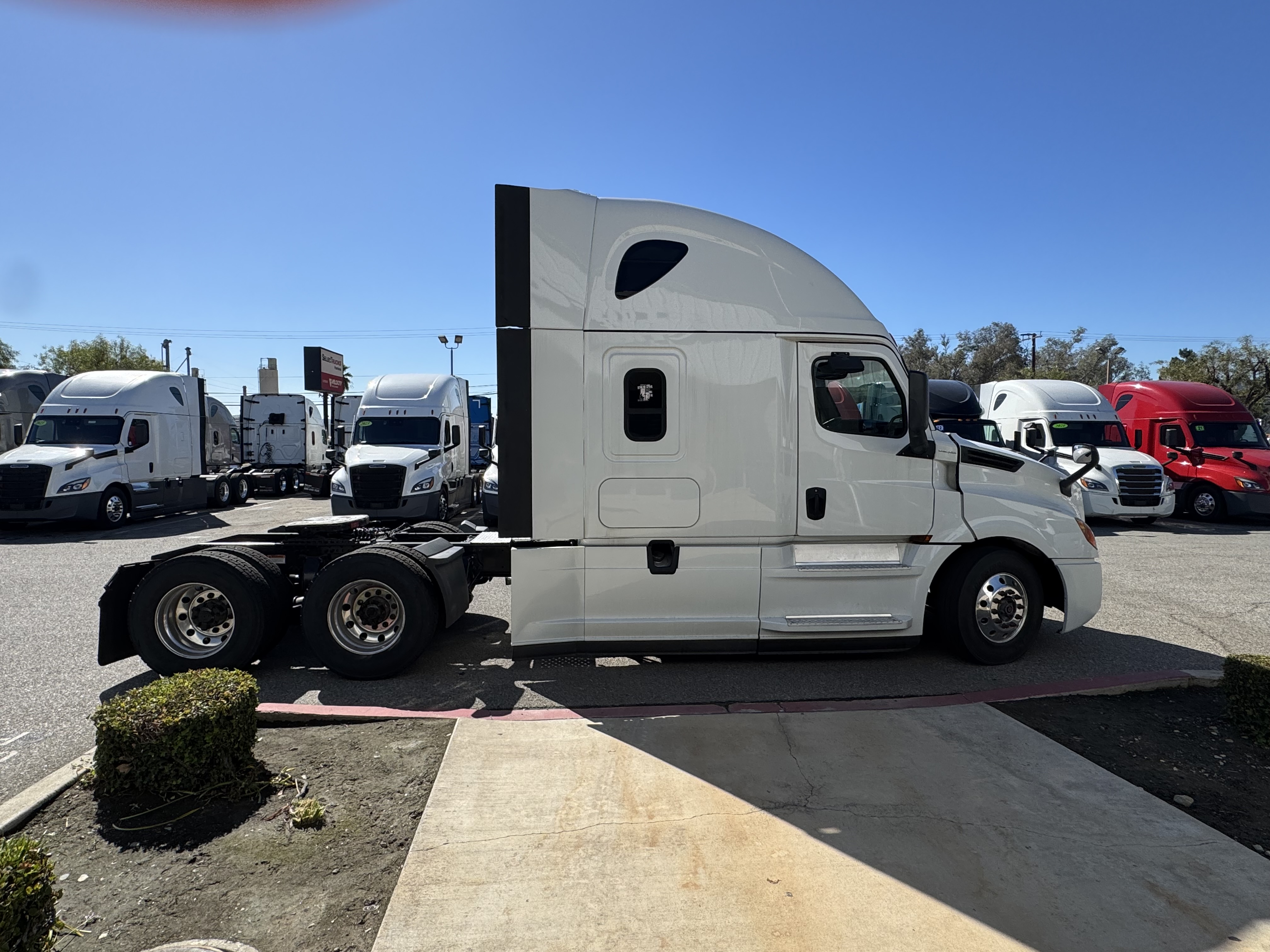 2020 FREIGHTLINER CASCADIA 126SLP - image 7