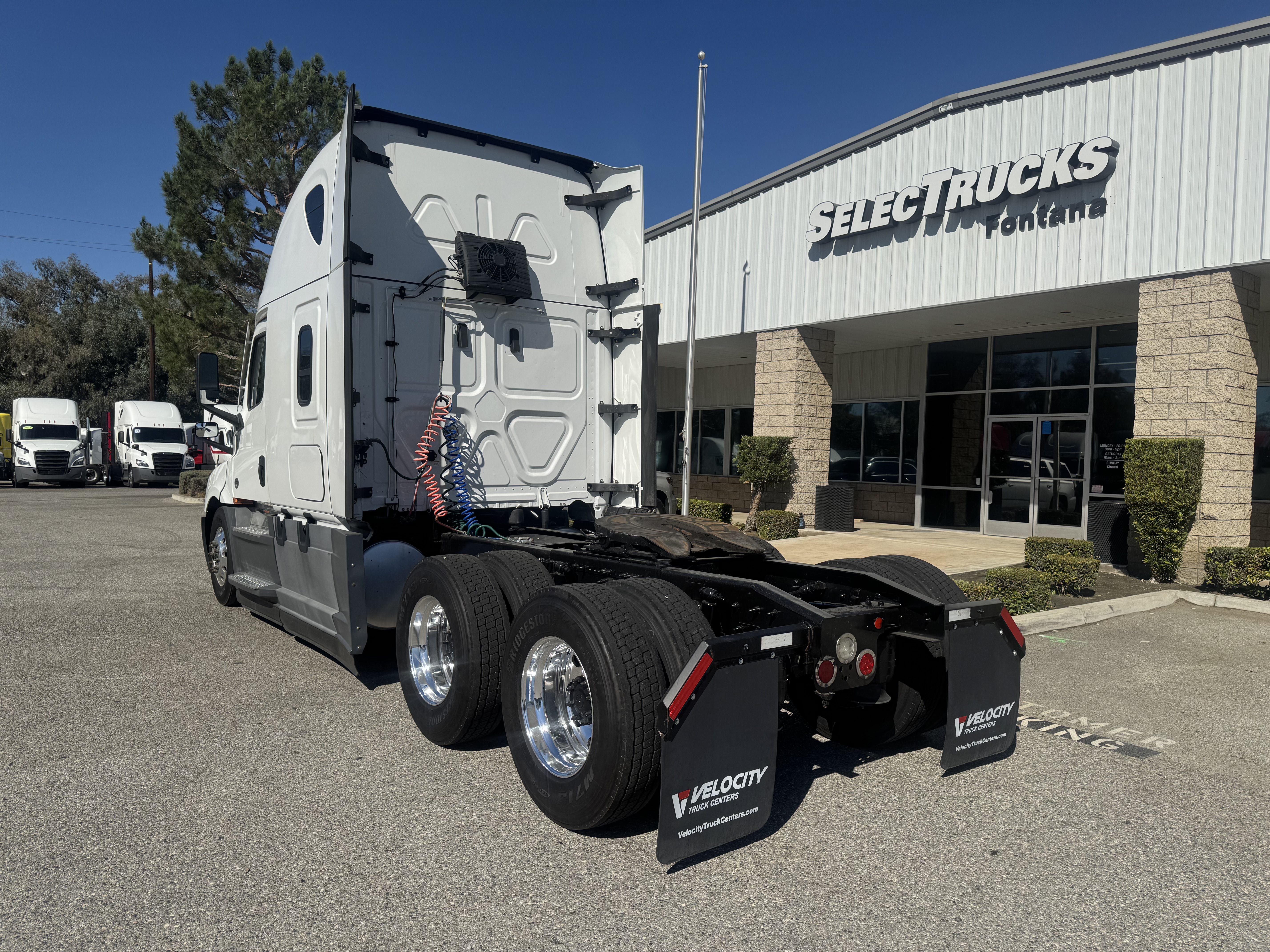 2021 FREIGHTLINER CASCADIA 126SLP - image 4
