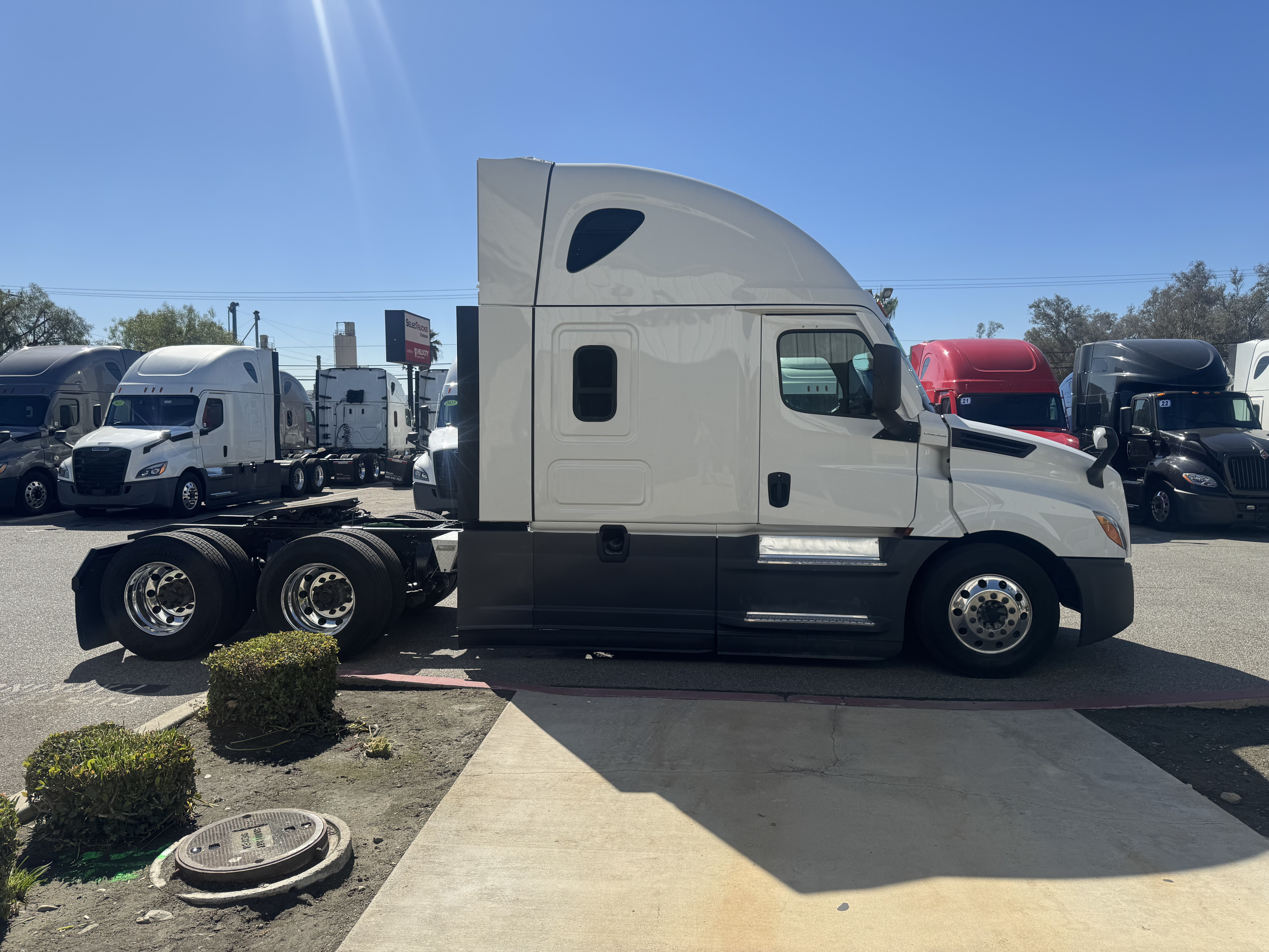 2021 FREIGHTLINER CASCADIA 126SLP - image 8