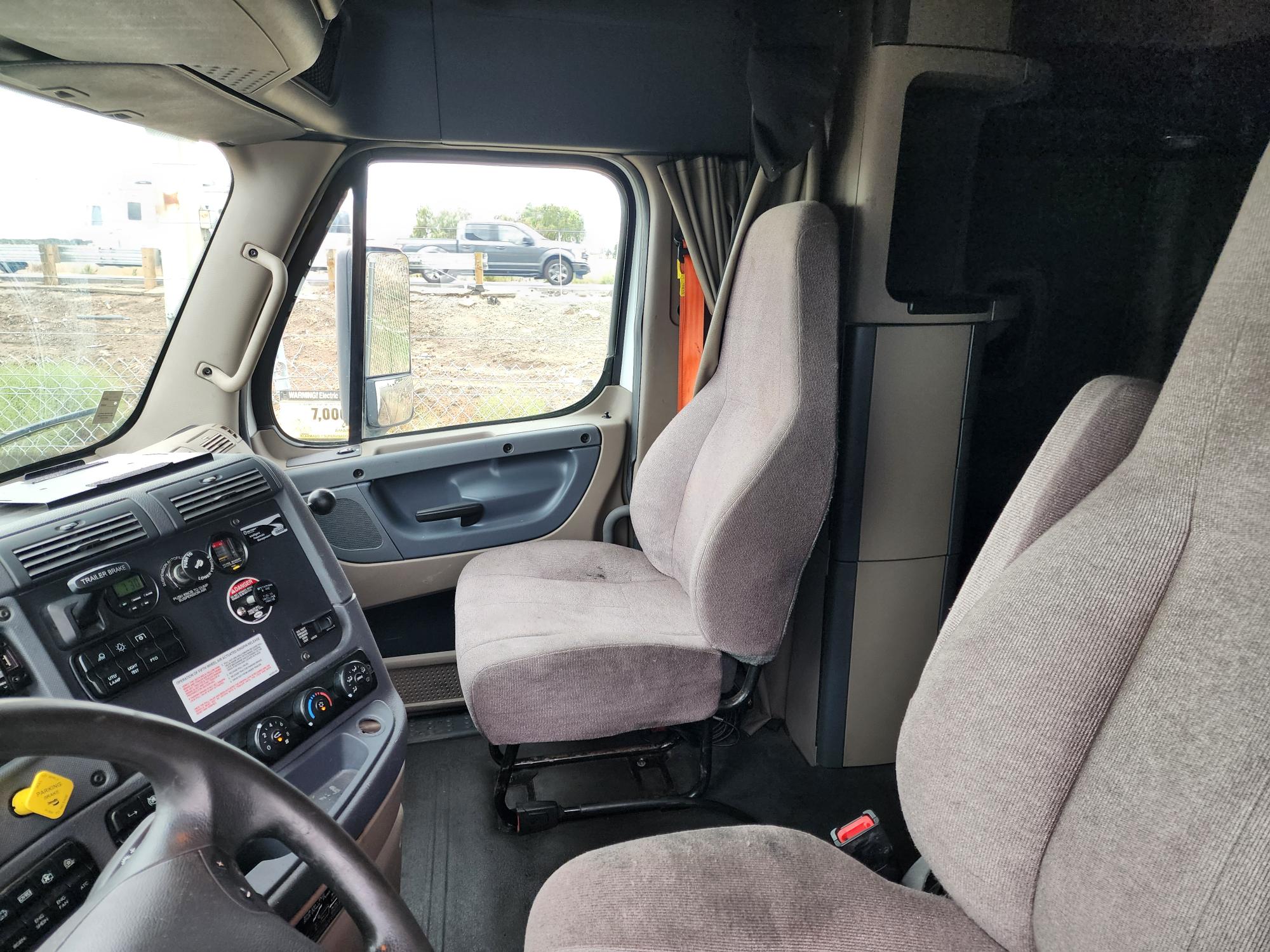 2019 FREIGHTLINER CASCADIA 113SLP - image 14