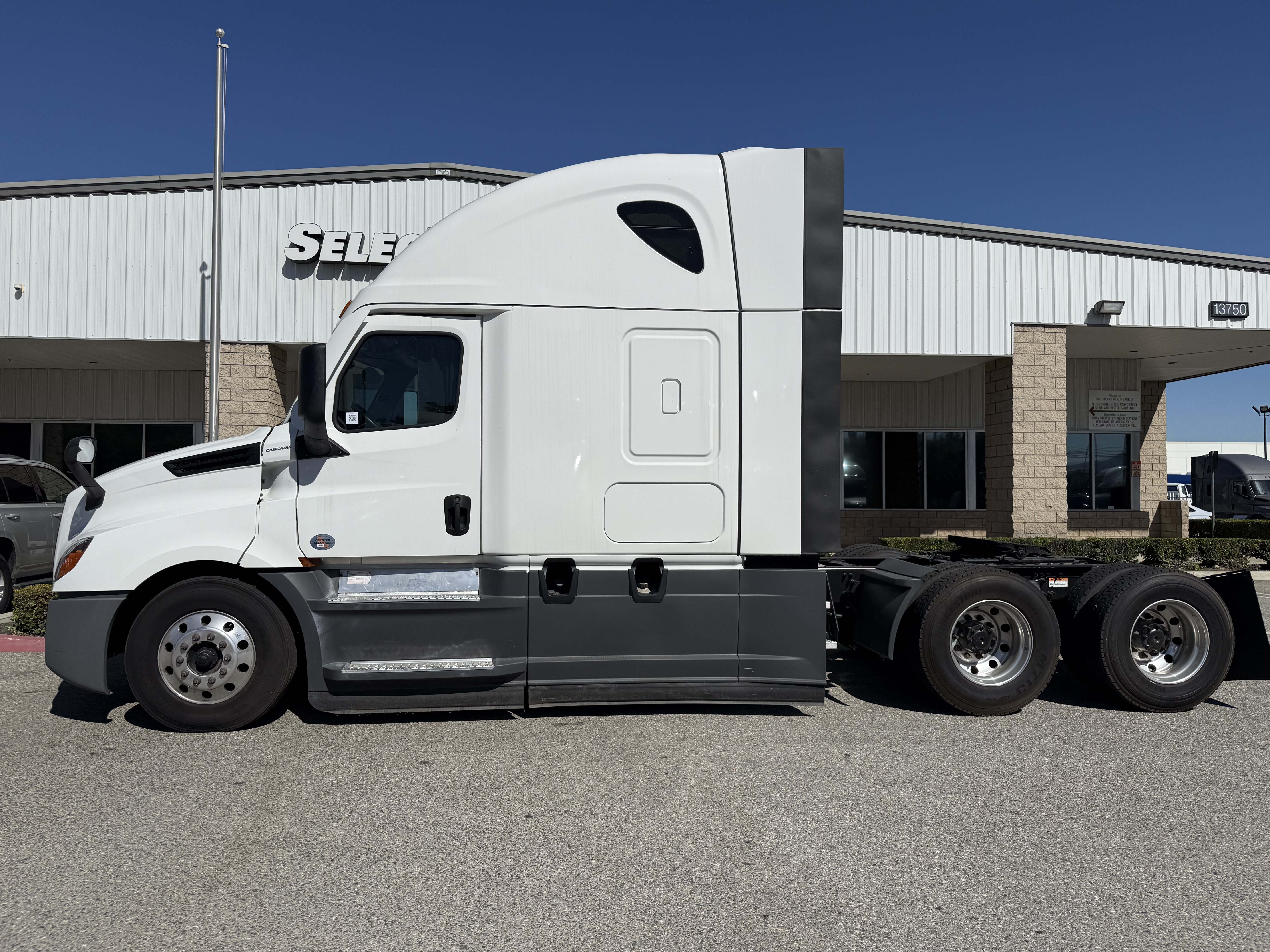 2023 FREIGHTLINER CASCADIA 126SLP - image 3