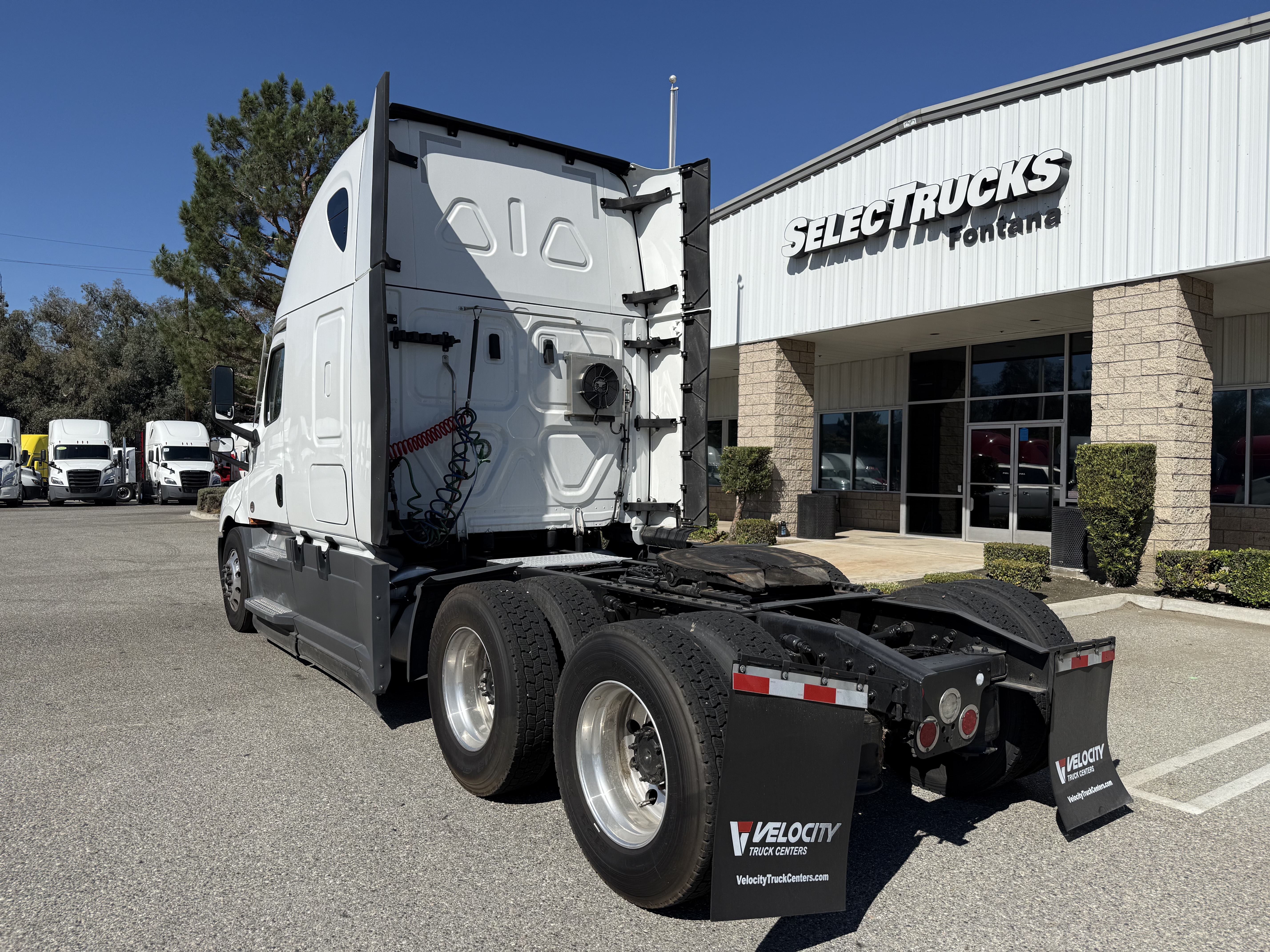 2023 FREIGHTLINER CASCADIA 126SLP - image 4