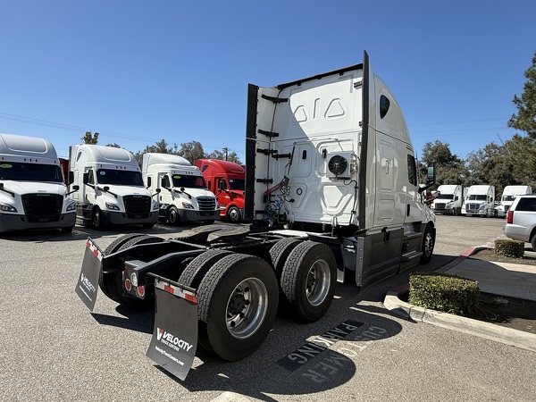 FREIGHTLINER CASCADIA 126SLP 2023
