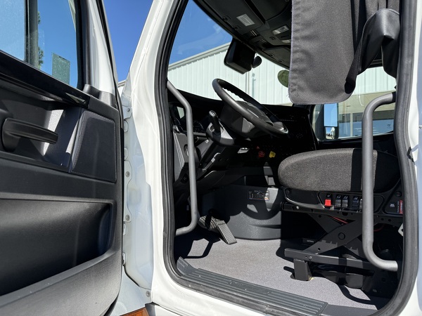 FREIGHTLINER CASCADIA 126SLP 2023