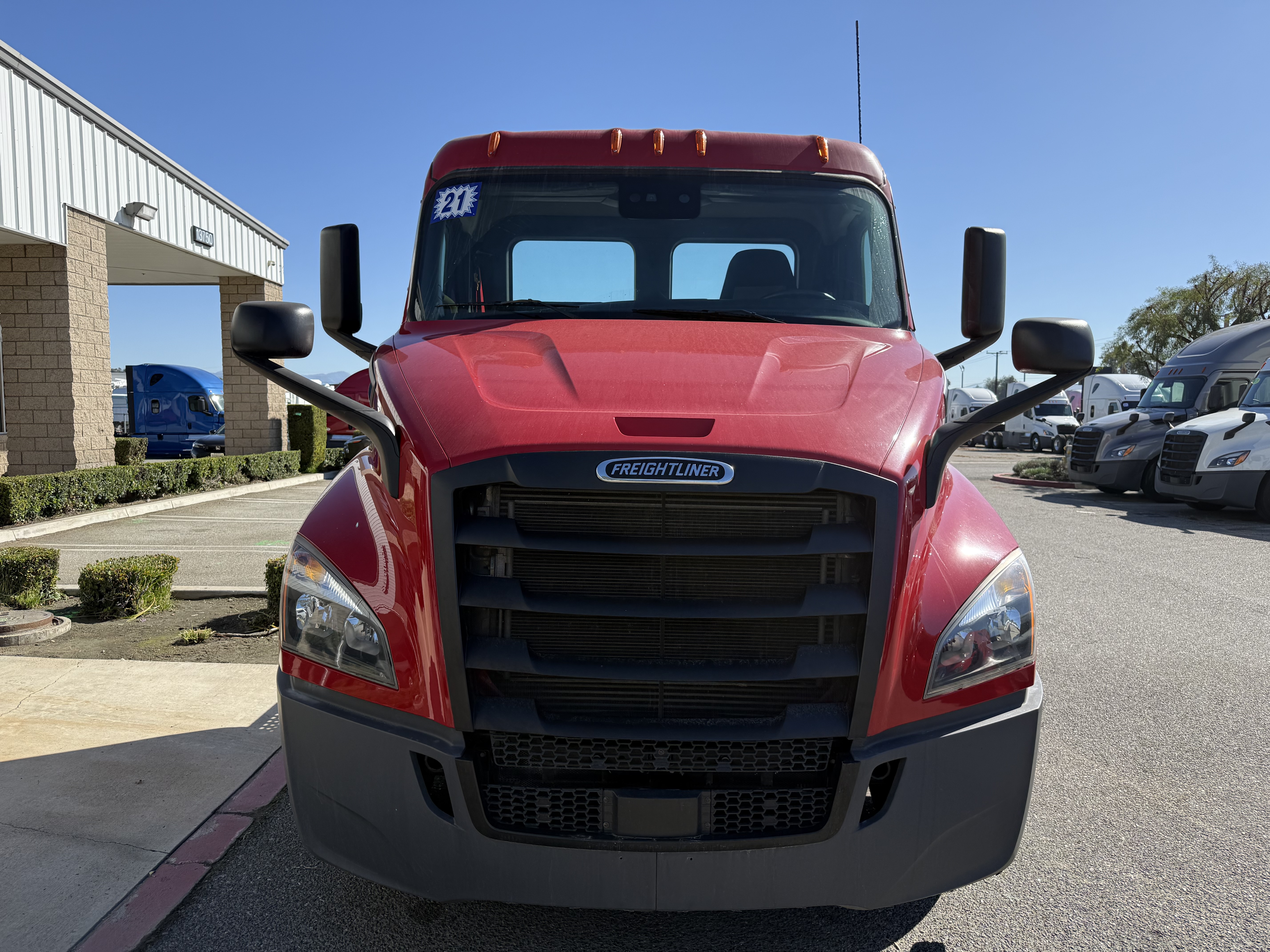 2021 FREIGHTLINER CASCADIA 116DC - image 2
