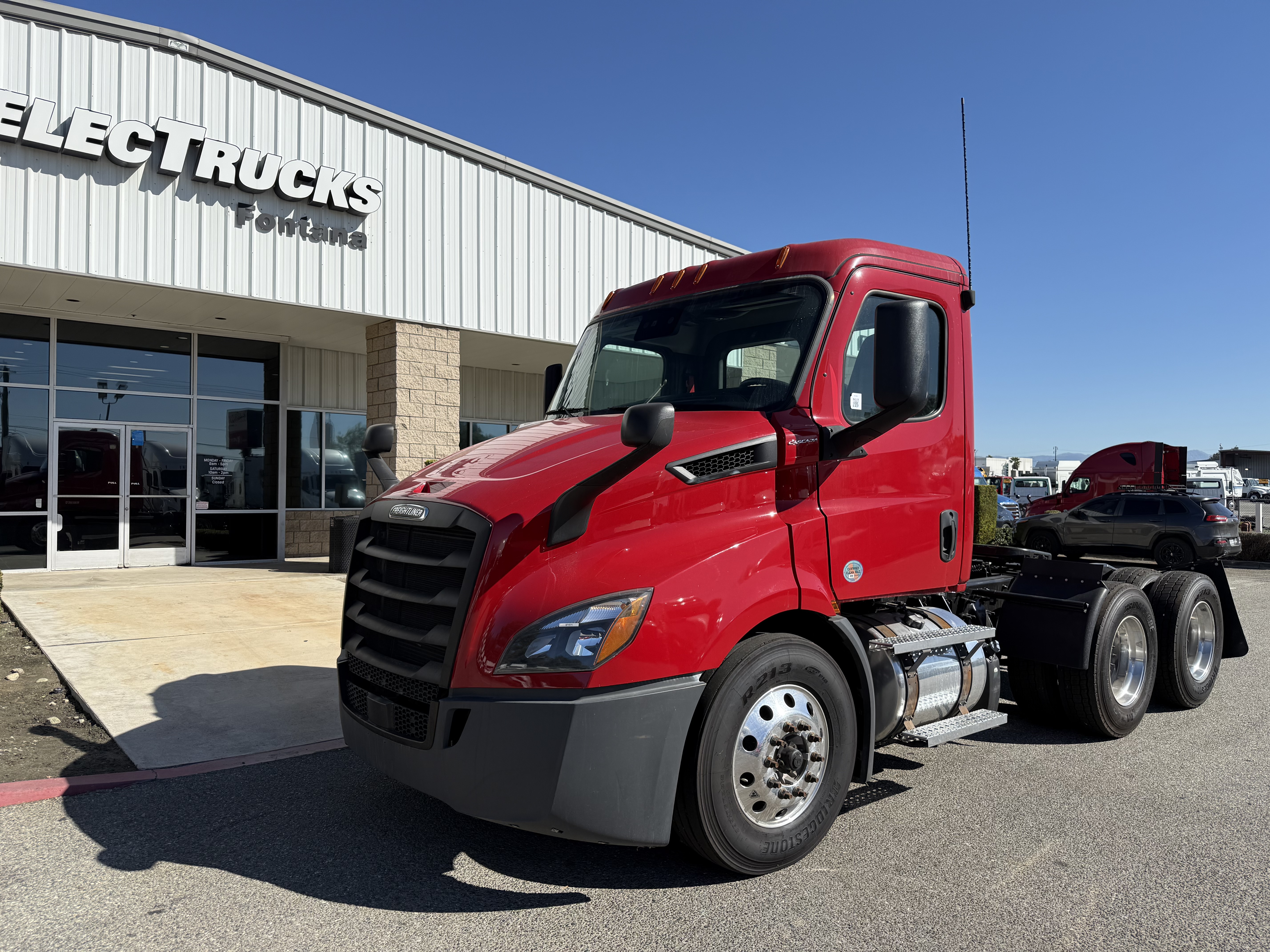 2021 FREIGHTLINER CASCADIA 116DC - image 1