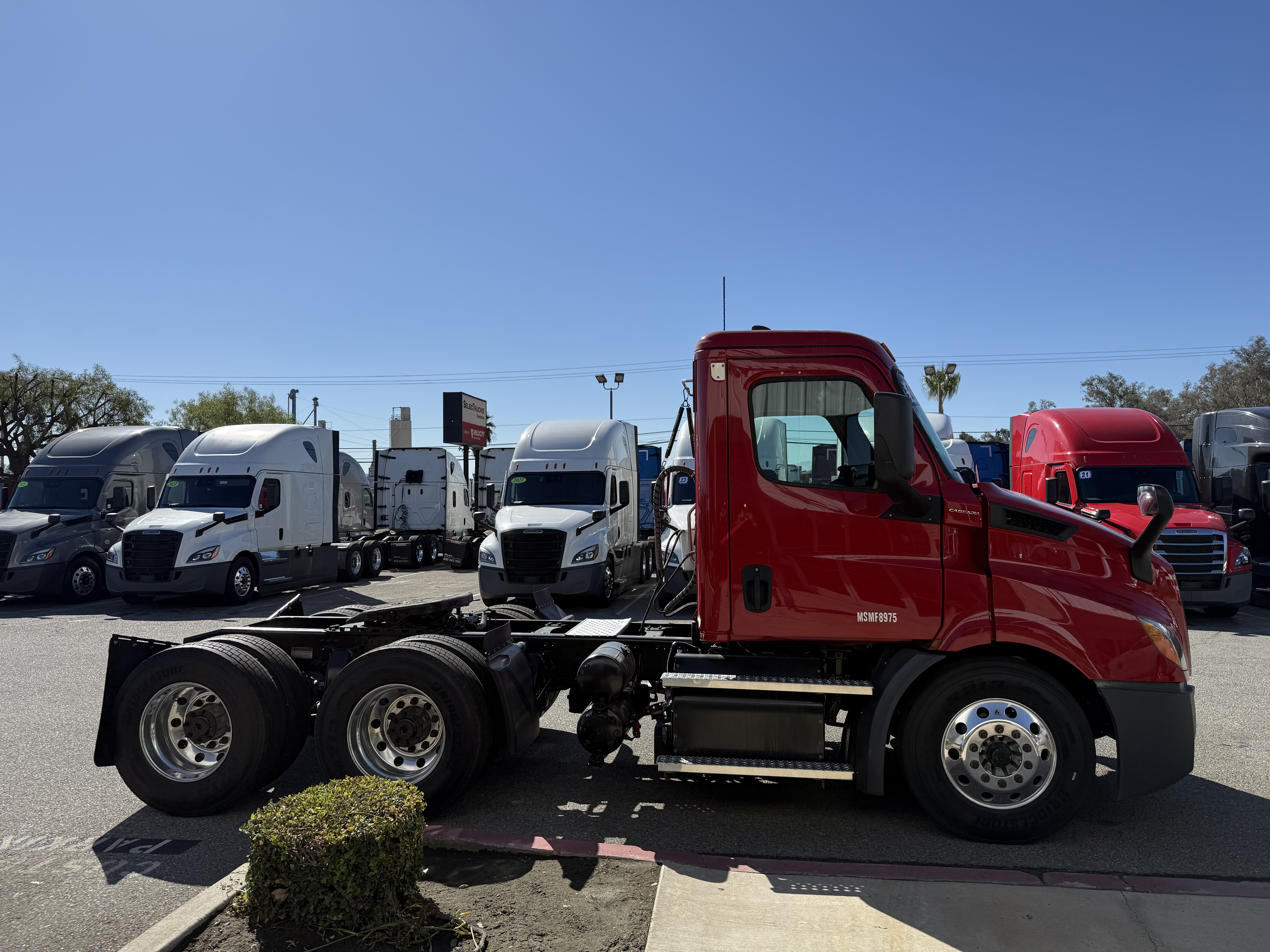 2021 FREIGHTLINER CASCADIA 116DC - image 8