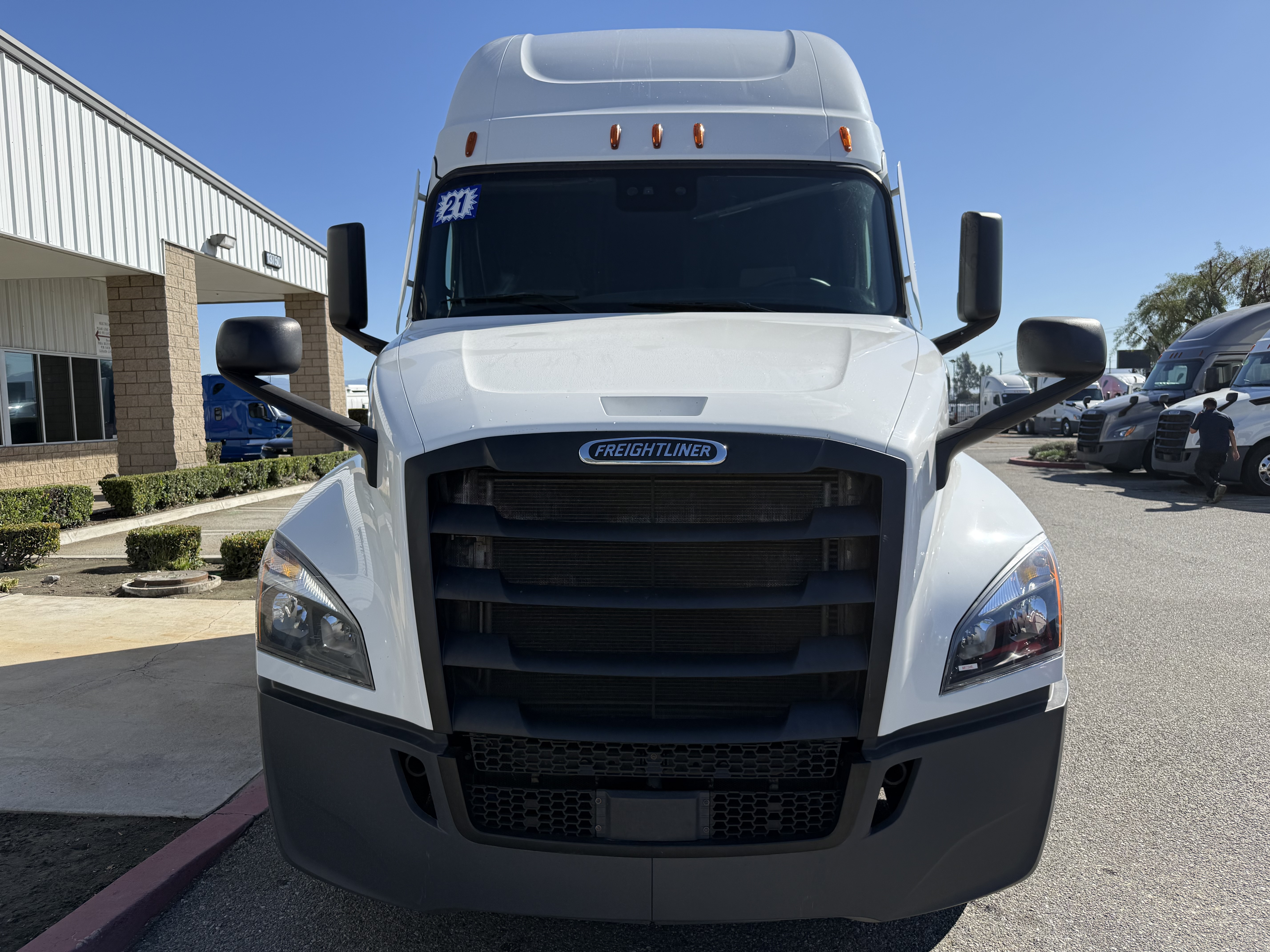 2021 FREIGHTLINER CASCADIA 126SLP - image 2