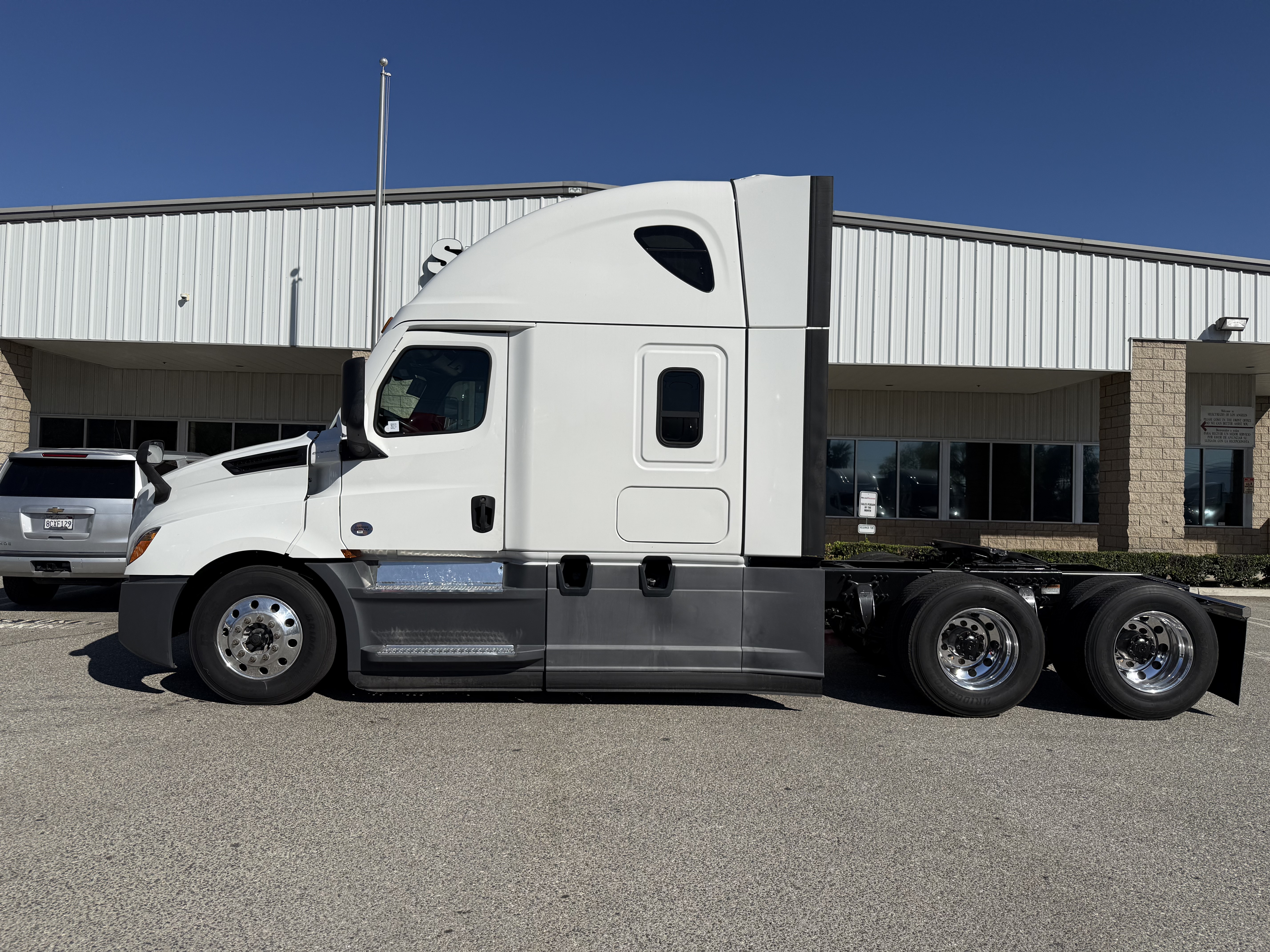 2021 FREIGHTLINER CASCADIA 126SLP - image 3