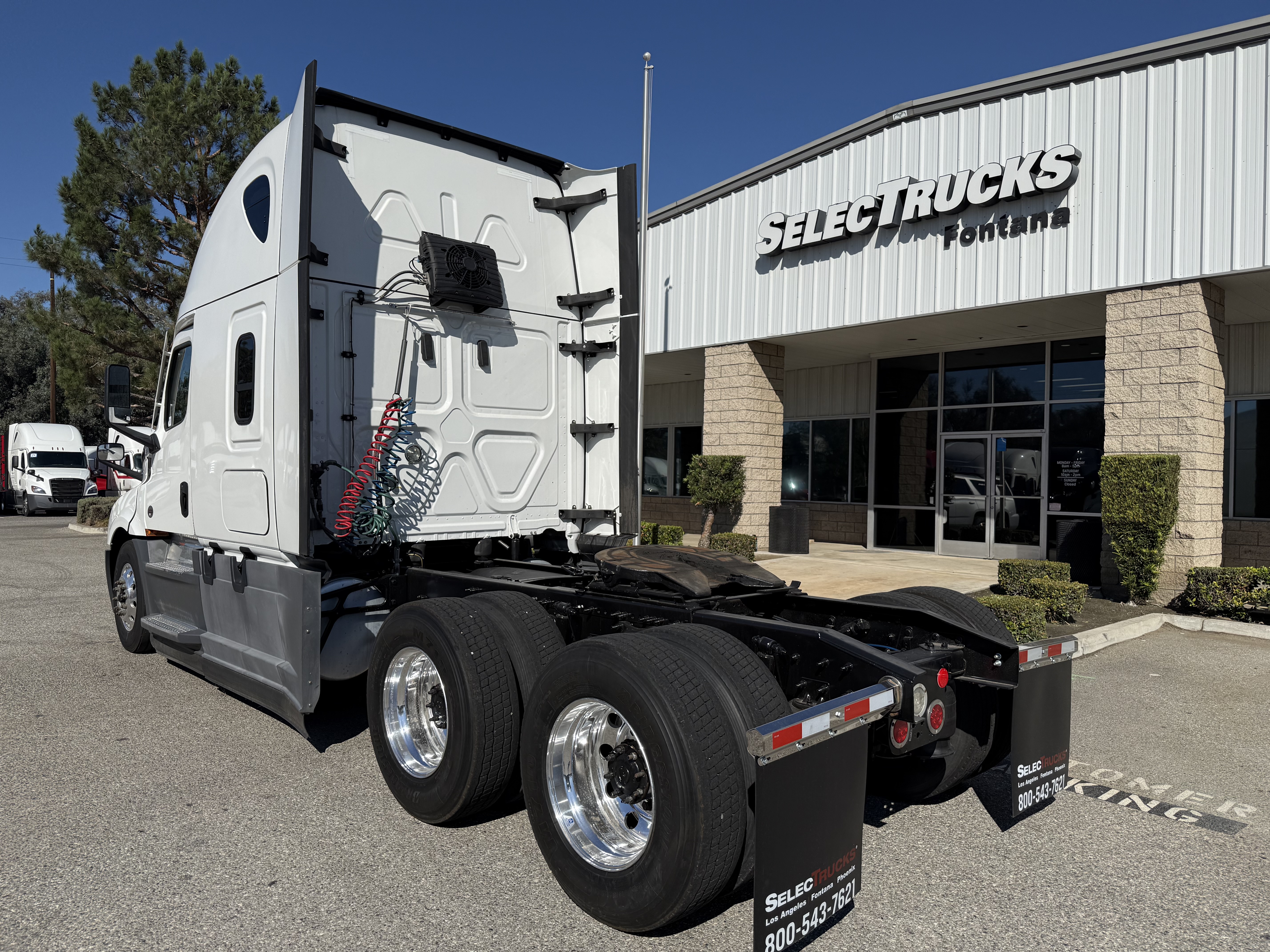 2021 FREIGHTLINER CASCADIA 126SLP - image 4