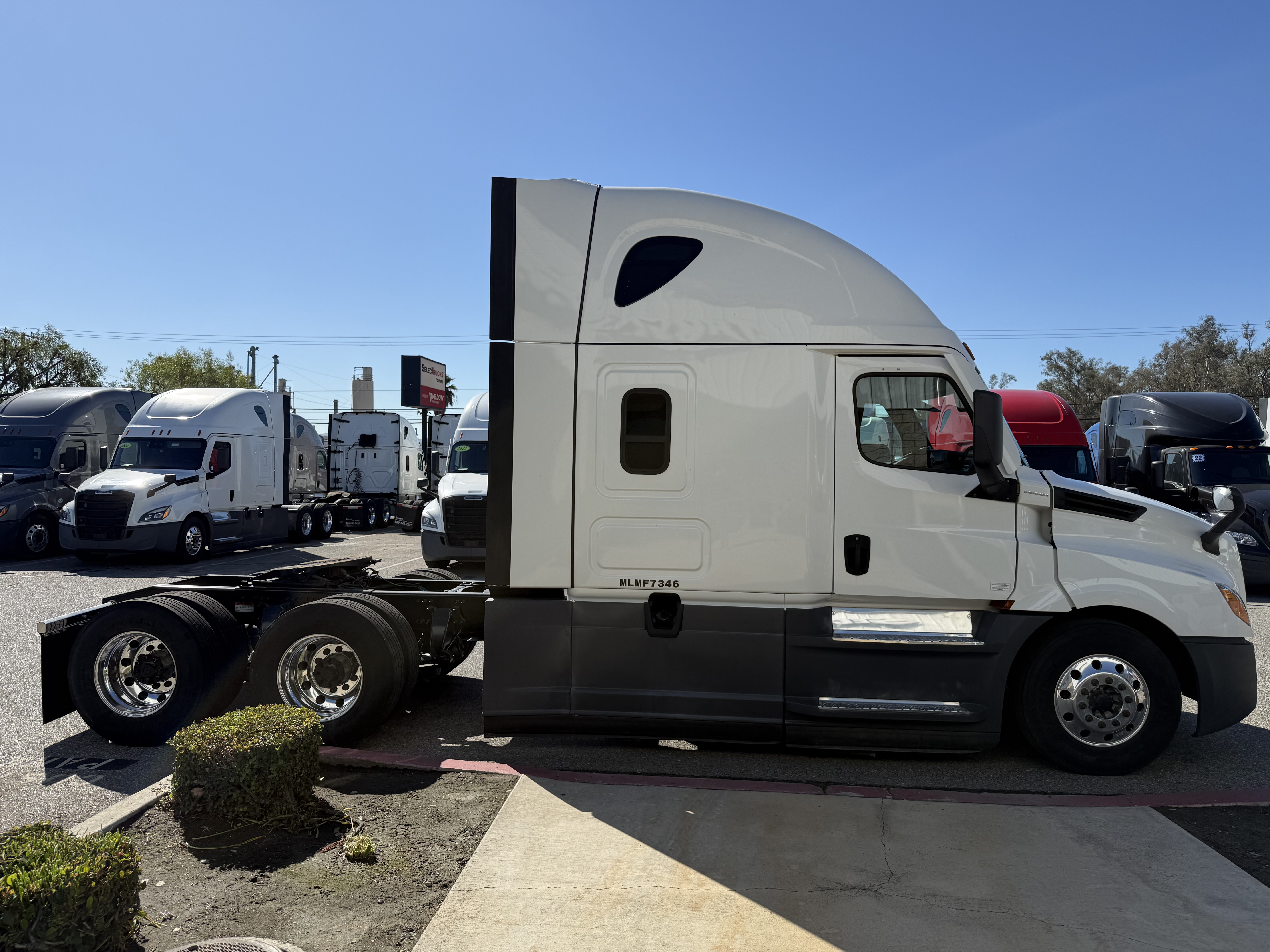 2021 FREIGHTLINER CASCADIA 126SLP - image 8