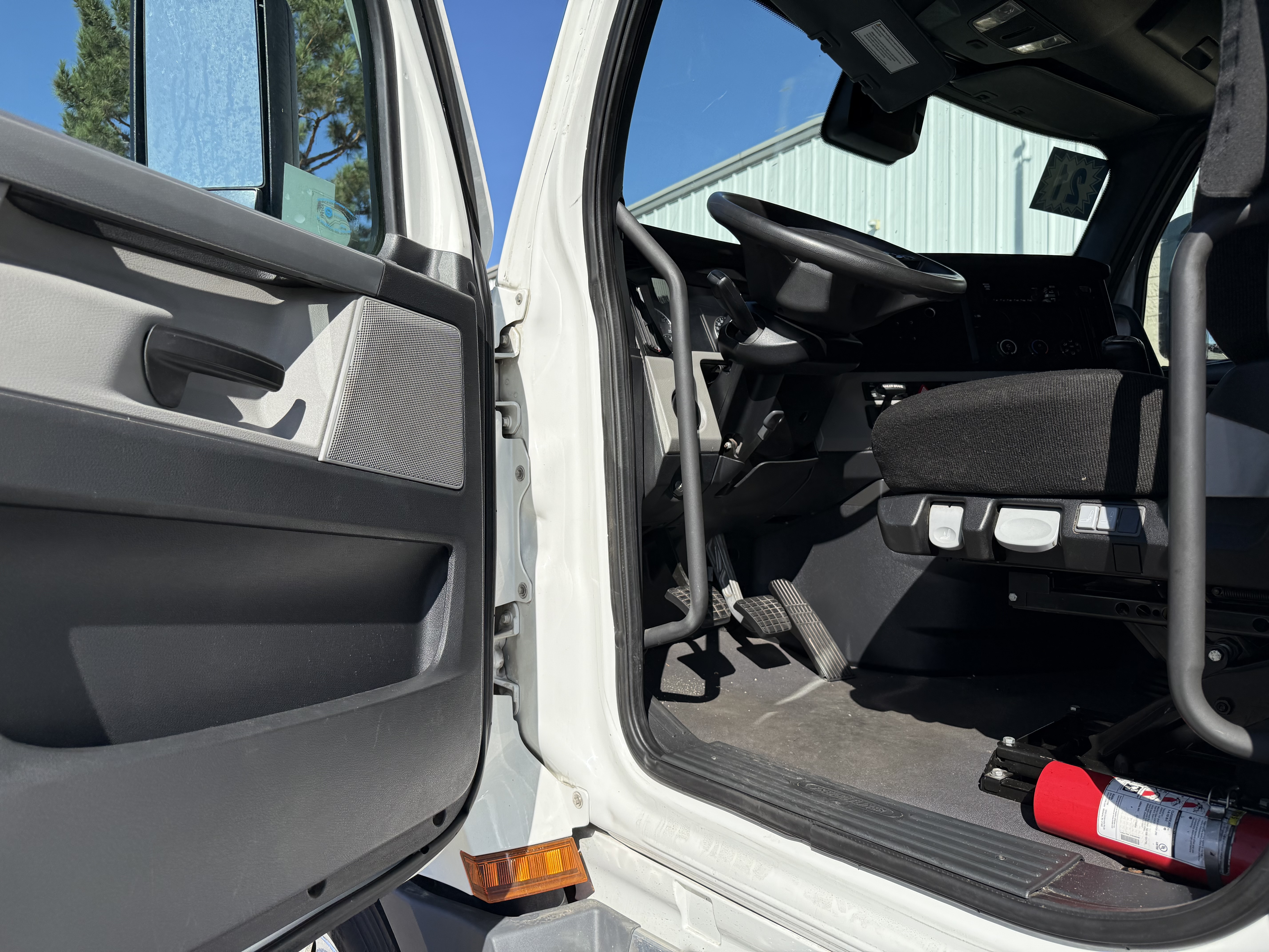 2021 FREIGHTLINER CASCADIA 126SLP - image 19