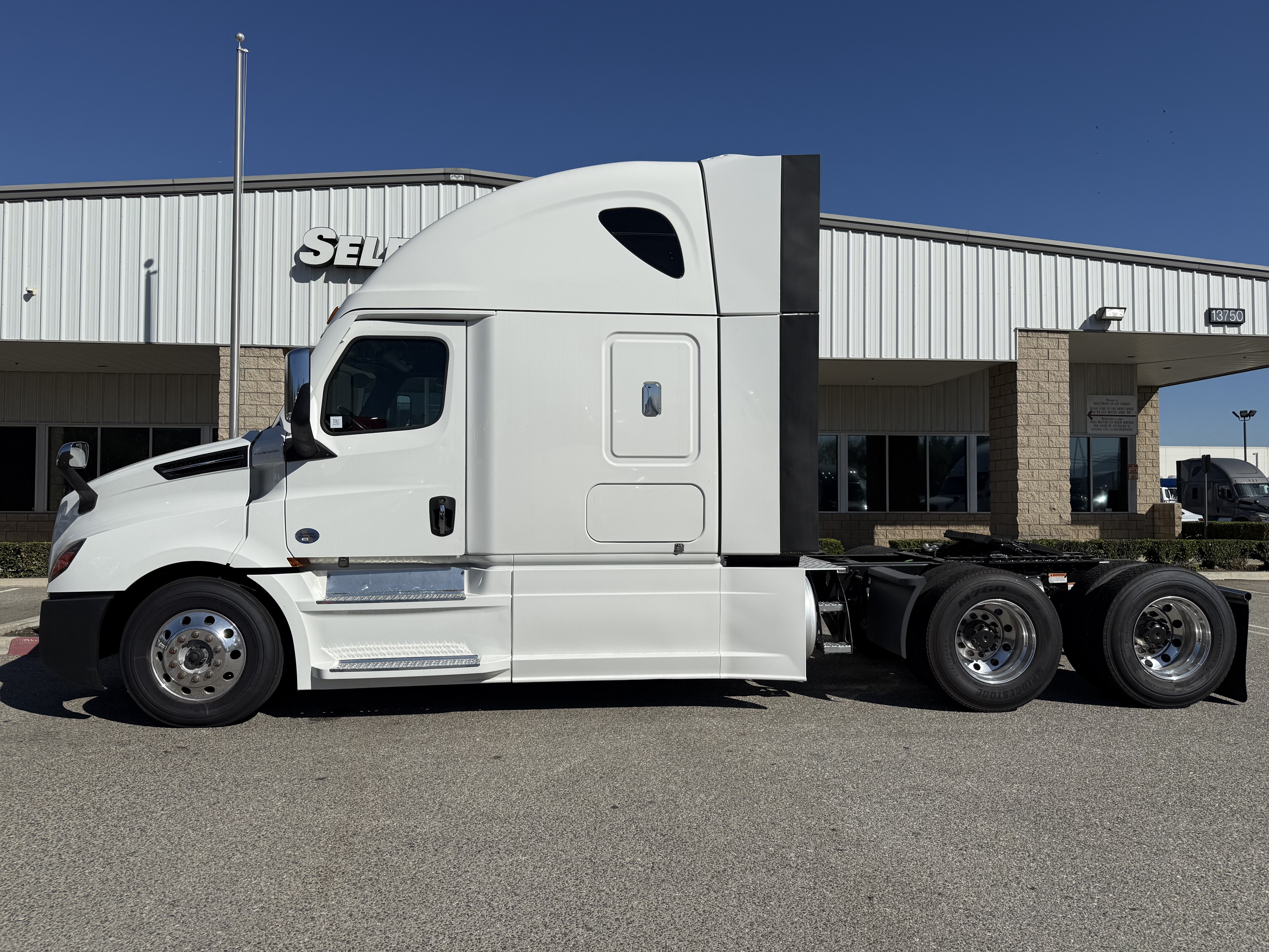 2023 FREIGHTLINER CASCADIA 126SLP - image 3