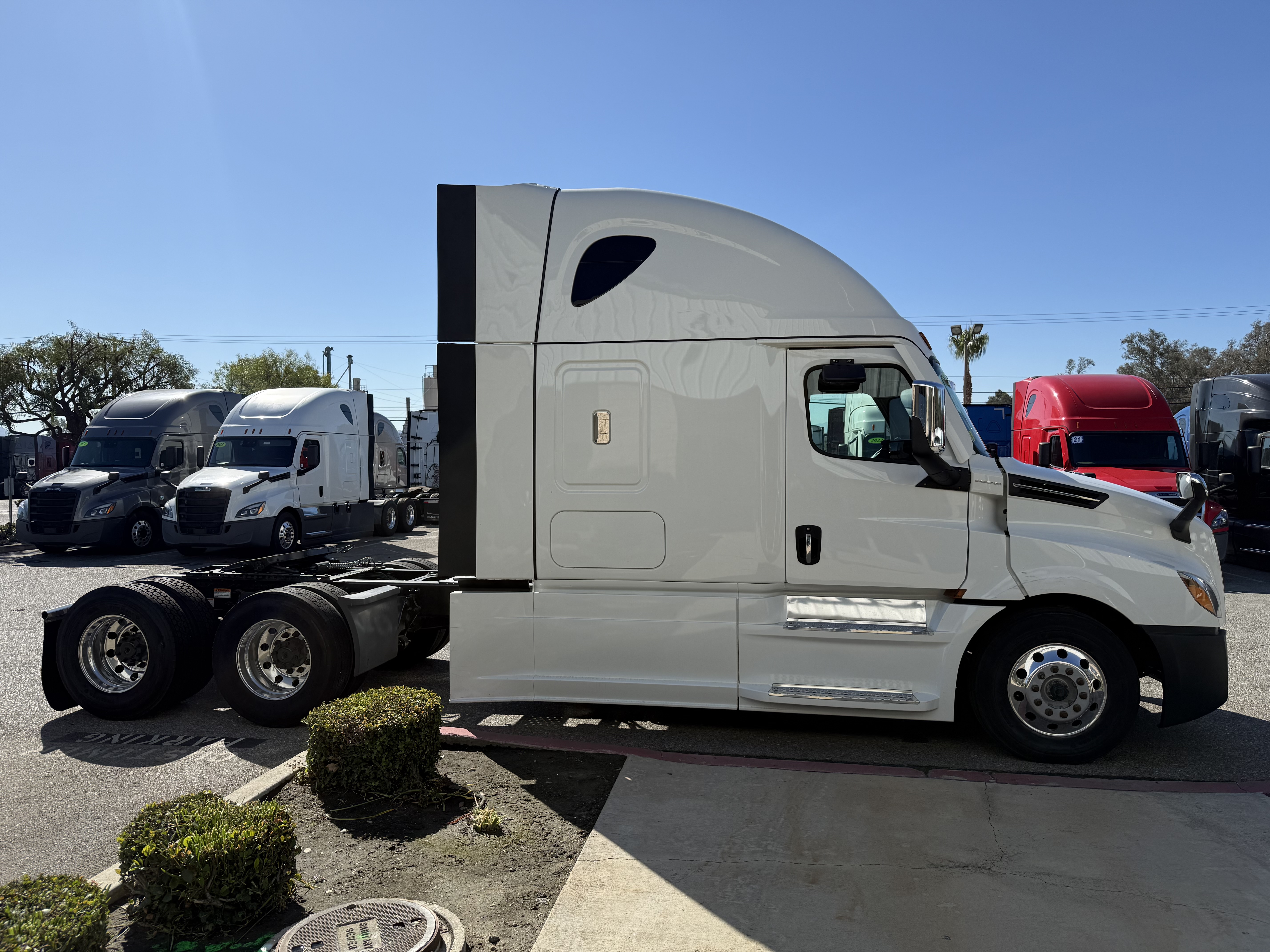 2023 FREIGHTLINER CASCADIA 126SLP - image 8