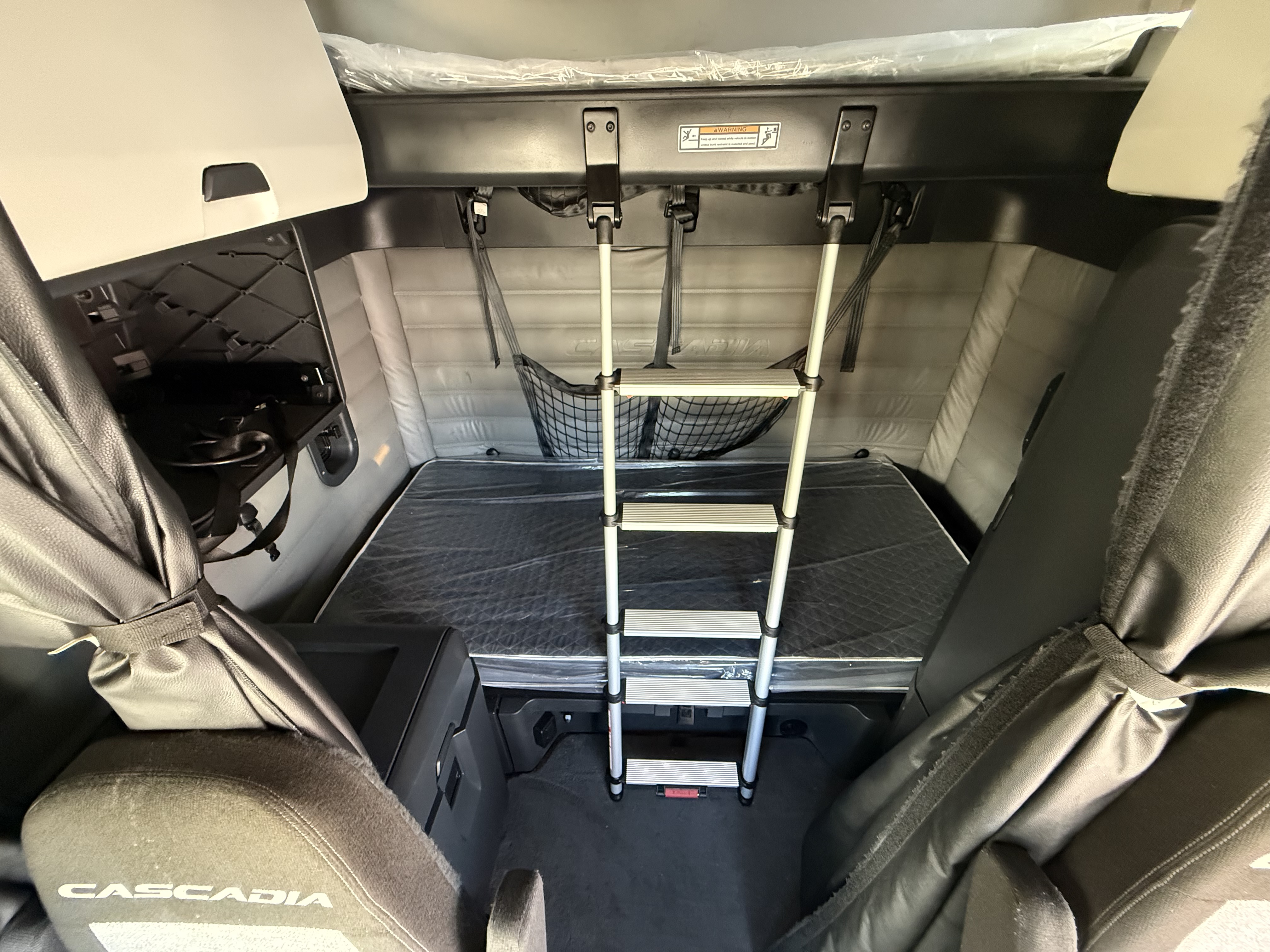 2023 FREIGHTLINER CASCADIA 126SLP - image 16