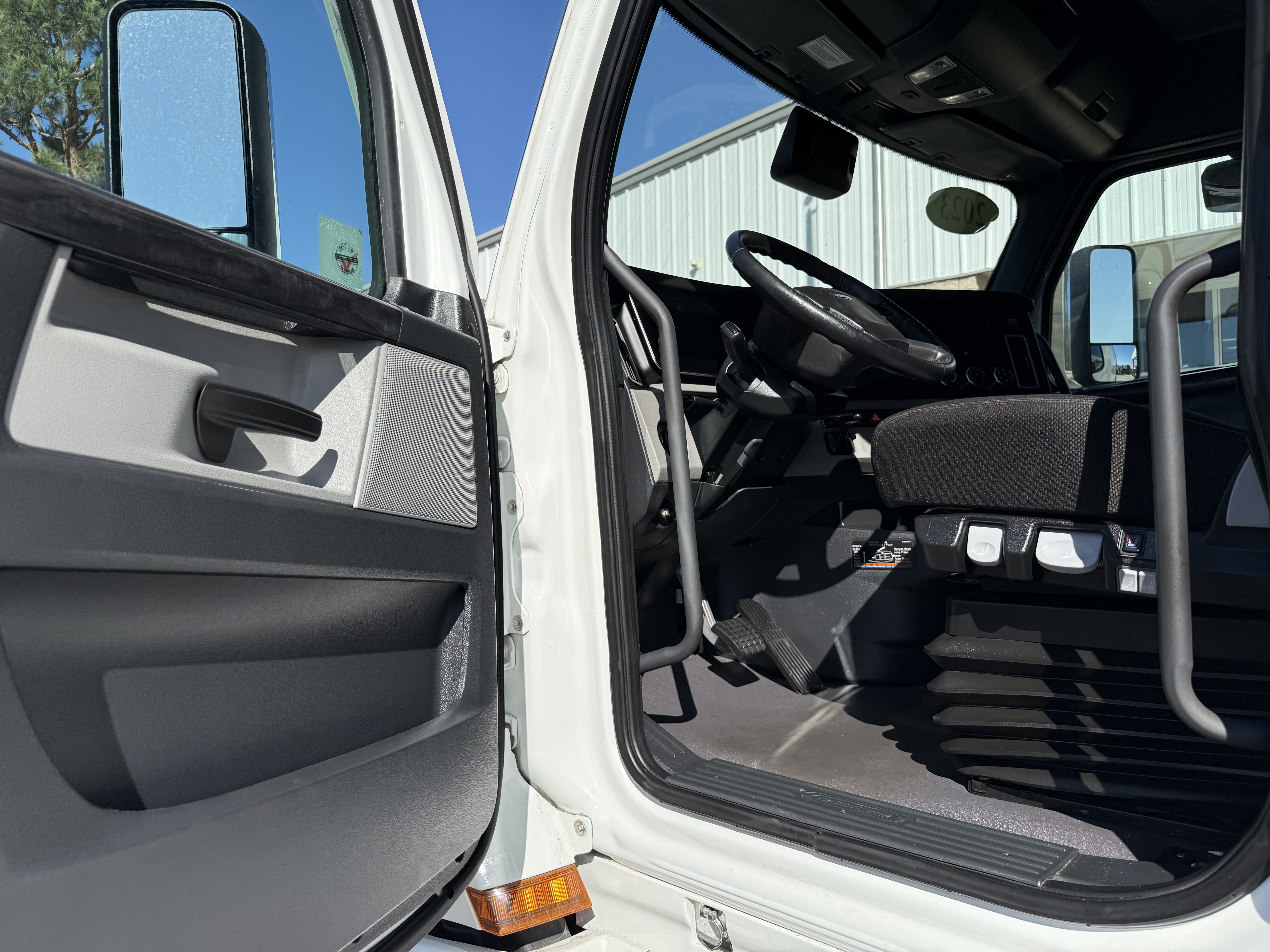 2023 FREIGHTLINER CASCADIA 126SLP - image 18