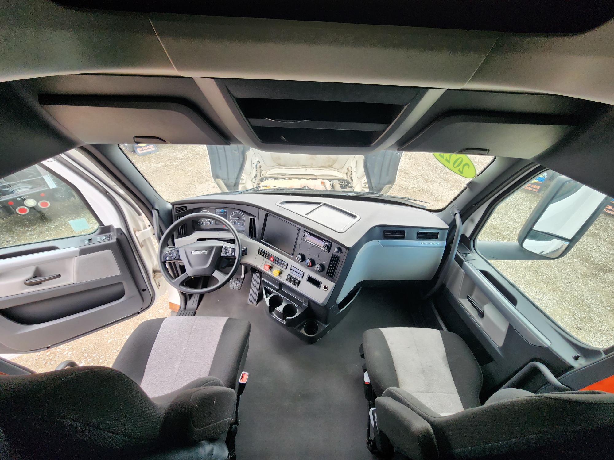 2022 FREIGHTLINER CASCADIA 126SLP - image 19