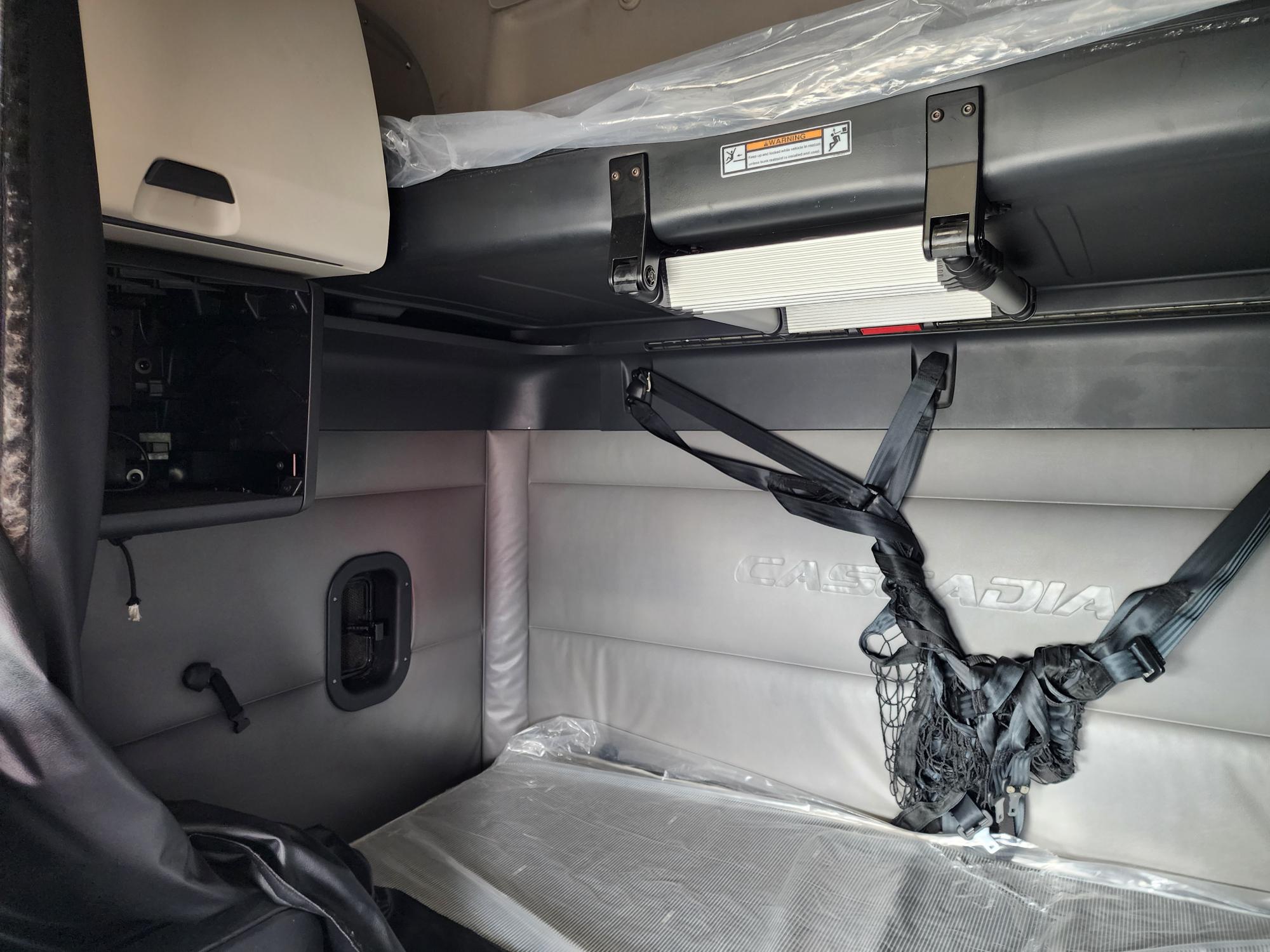 2022 FREIGHTLINER CASCADIA 126SLP - image 17