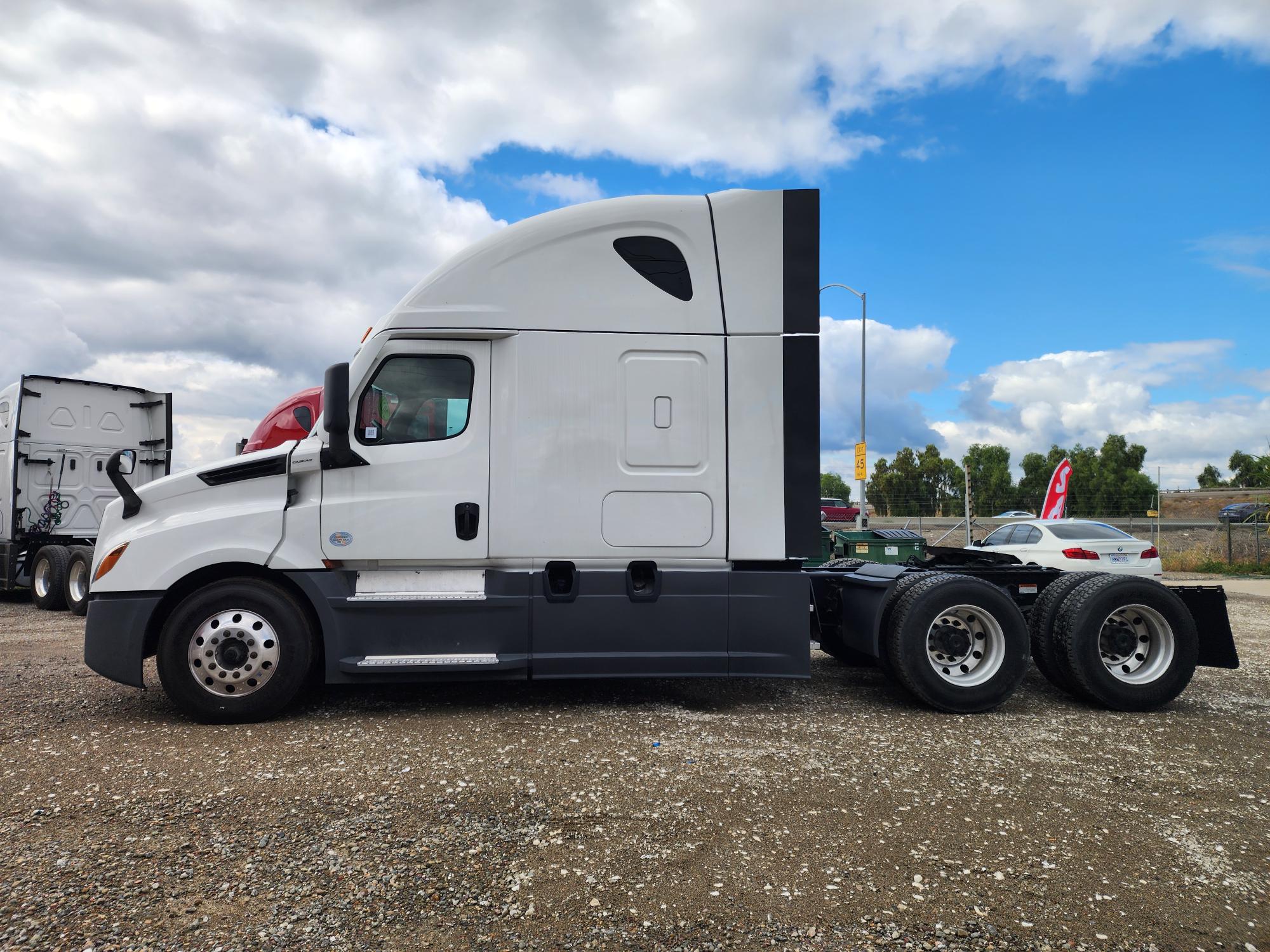 2022 FREIGHTLINER CASCADIA 126SLP - image 3