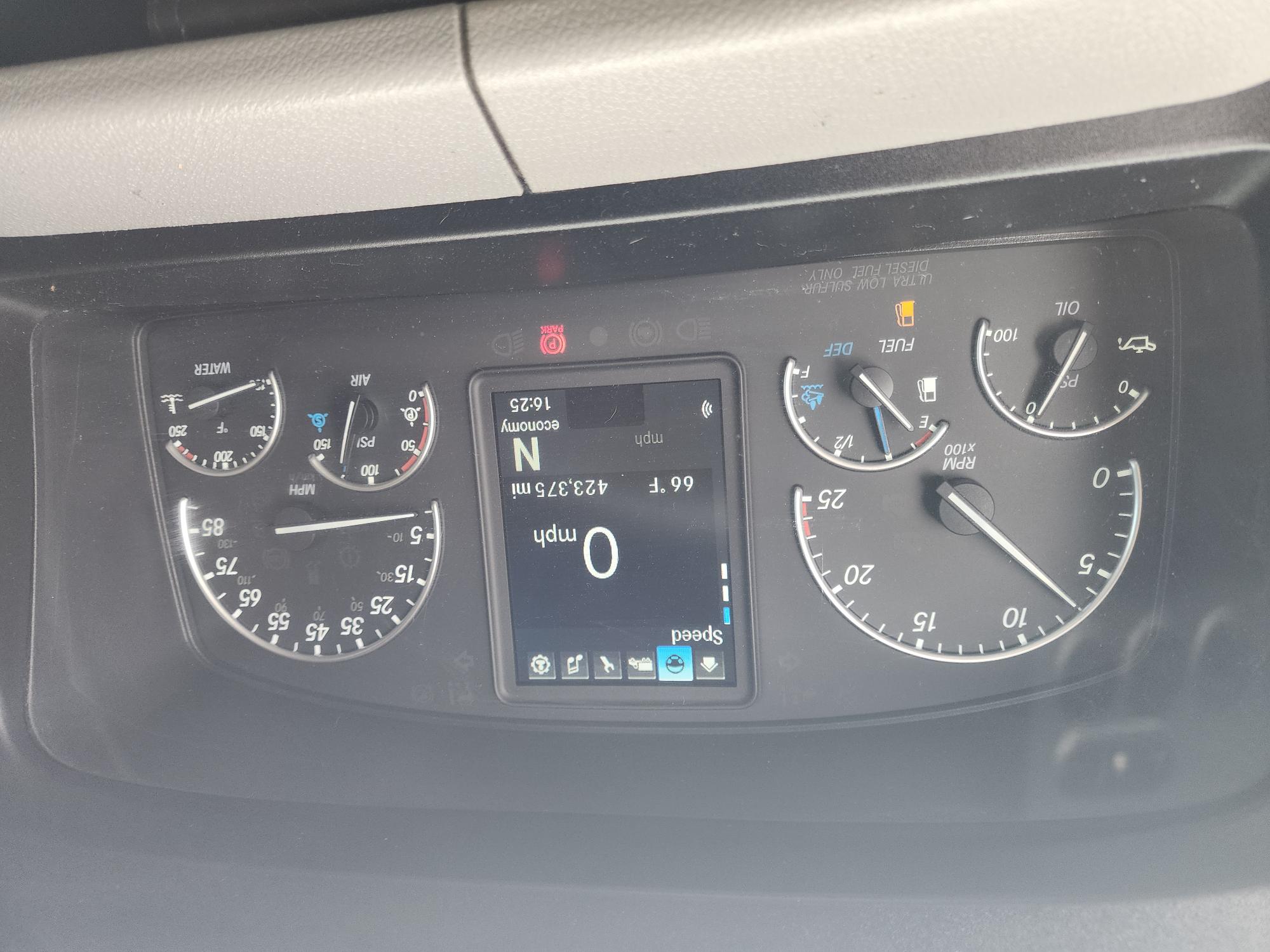 2022 FREIGHTLINER CASCADIA 126SLP - image 15