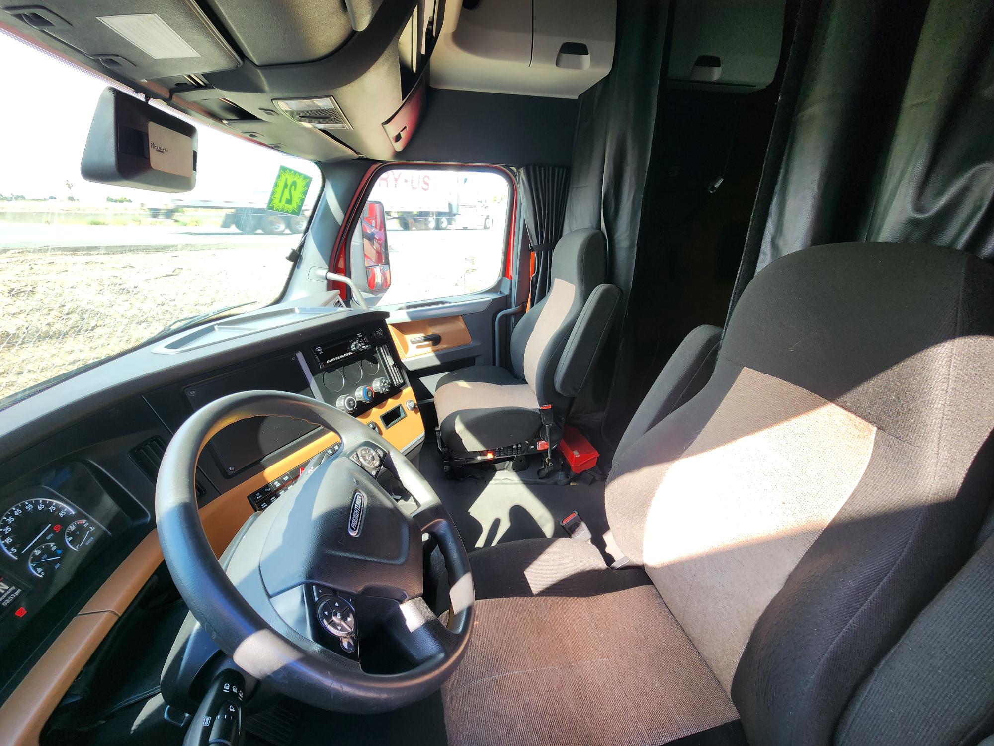 2021 FREIGHTLINER CASCADIA 126SLP - image 16