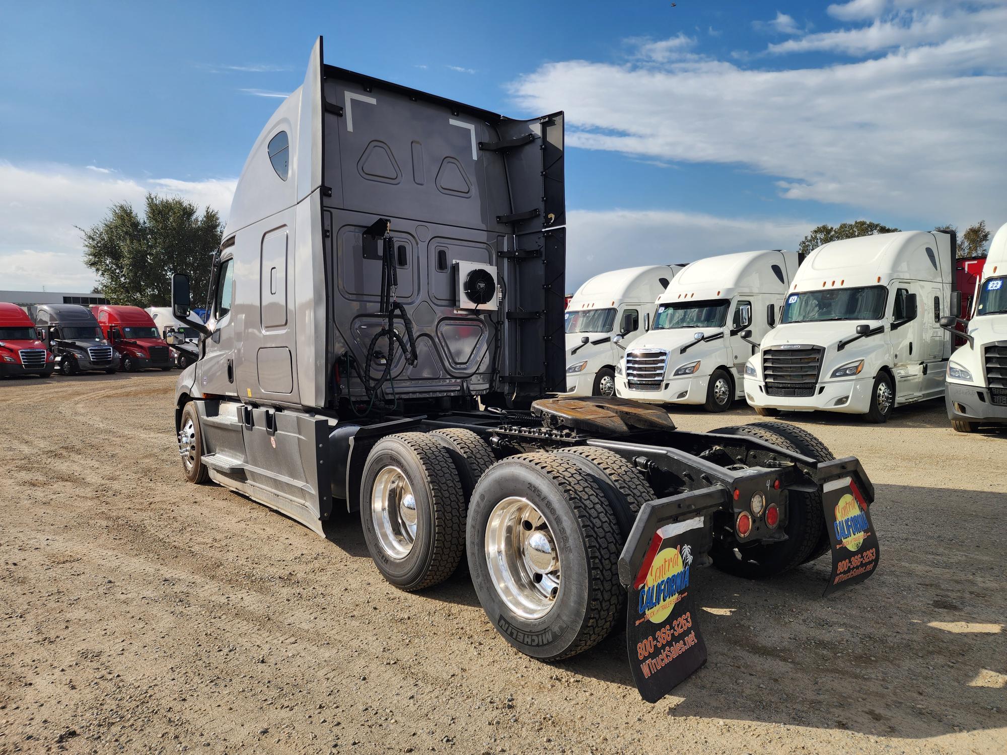 2021 FREIGHTLINER CASCADIA 126SLP - image 4