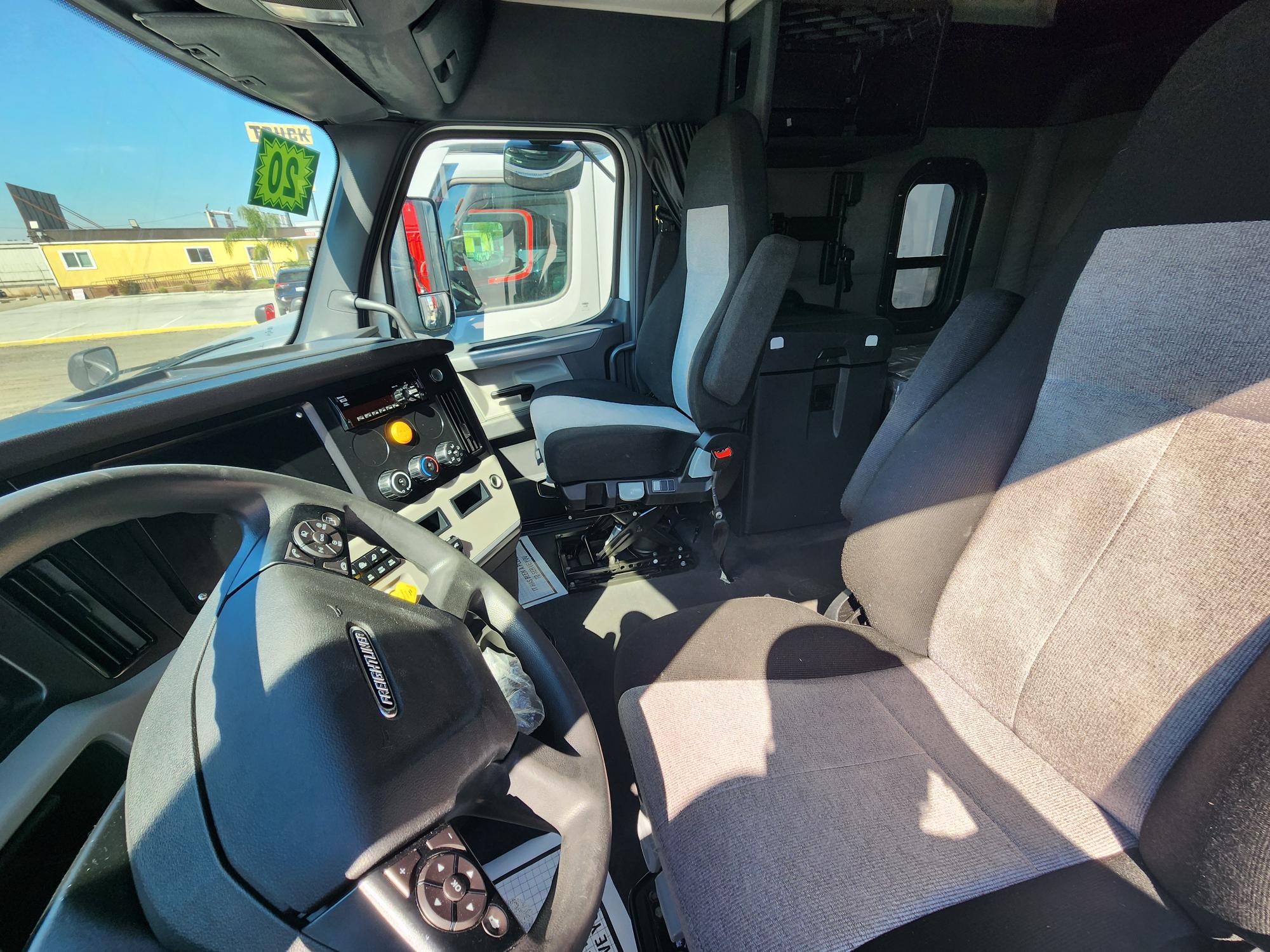 2020 FREIGHTLINER CASCADIA 126SLP - image 16