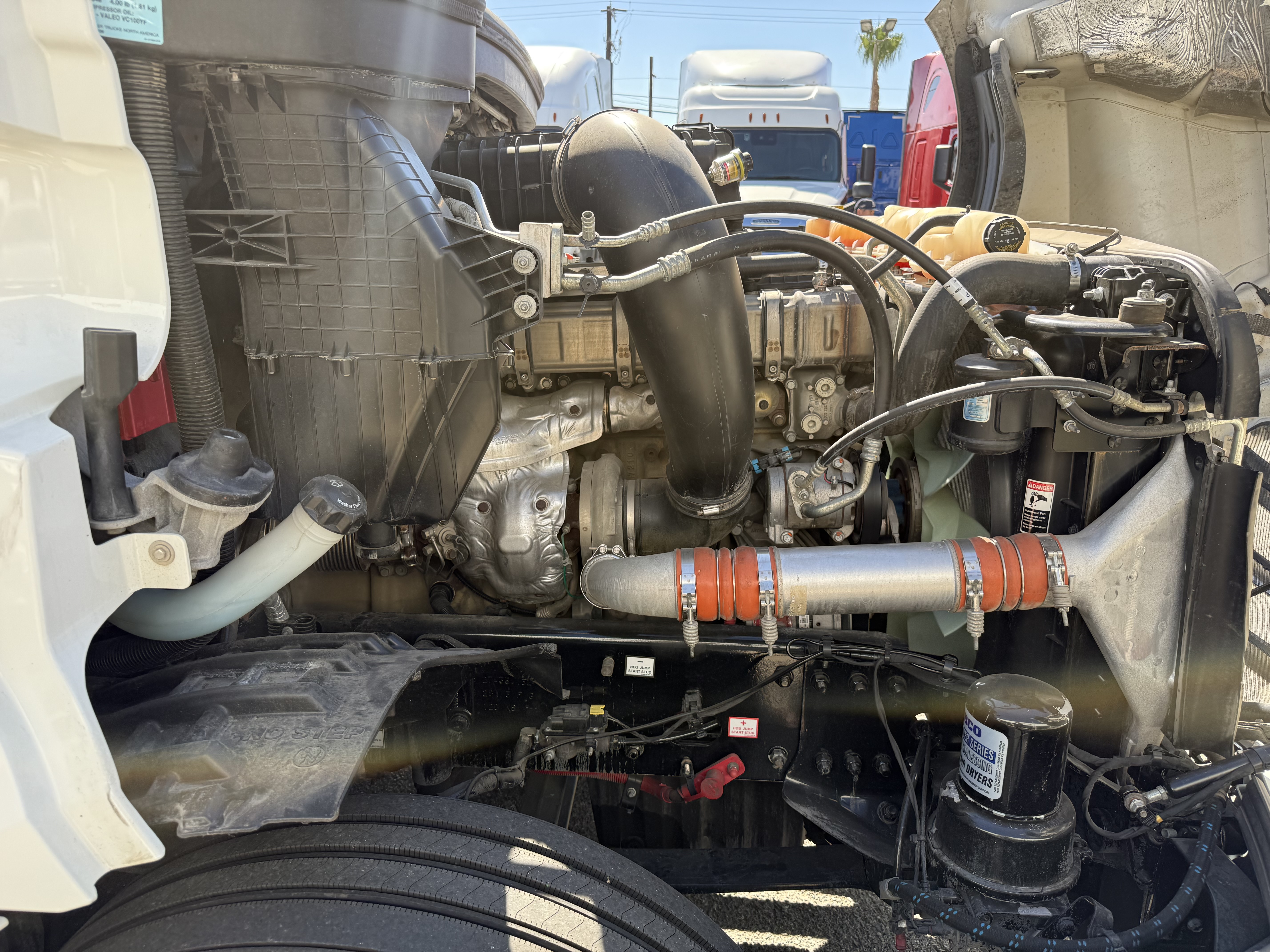 2020 FREIGHTLINER CASCADIA 126SLP - image 9