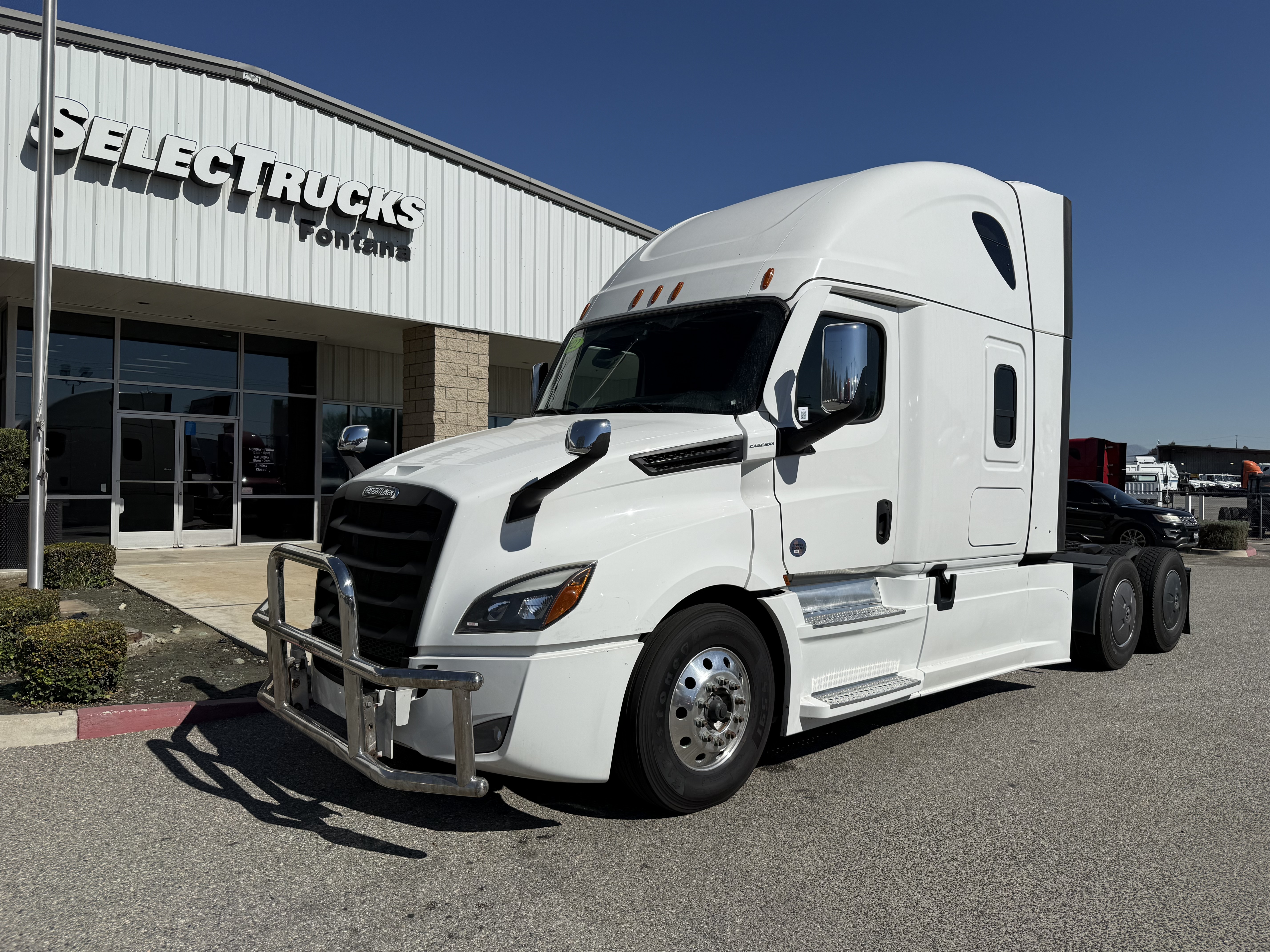2022 FREIGHTLINER CASCADIA 126SLP - image 1
