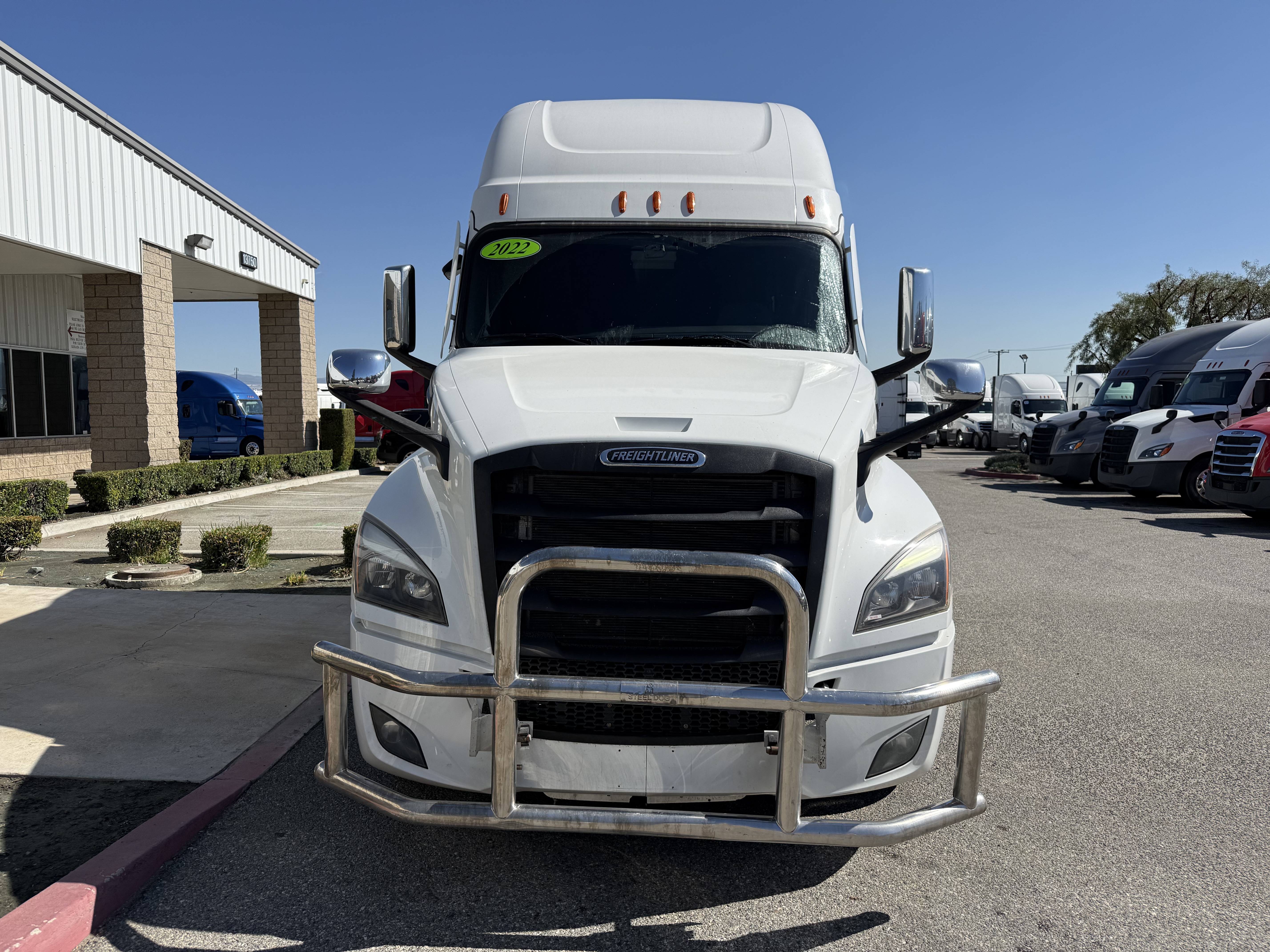 2022 FREIGHTLINER CASCADIA 126SLP - image 2