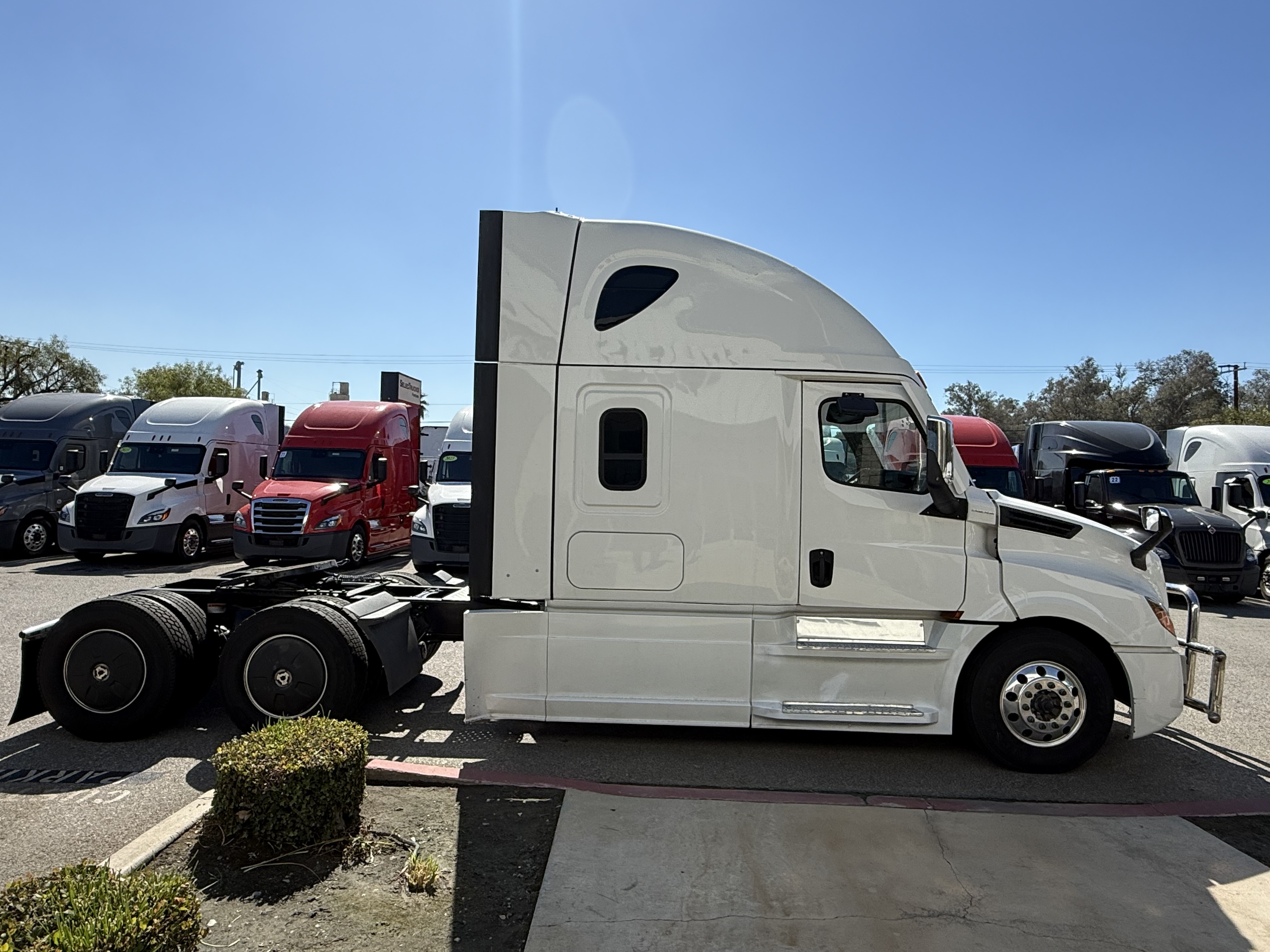 2022 FREIGHTLINER CASCADIA 126SLP - image 7