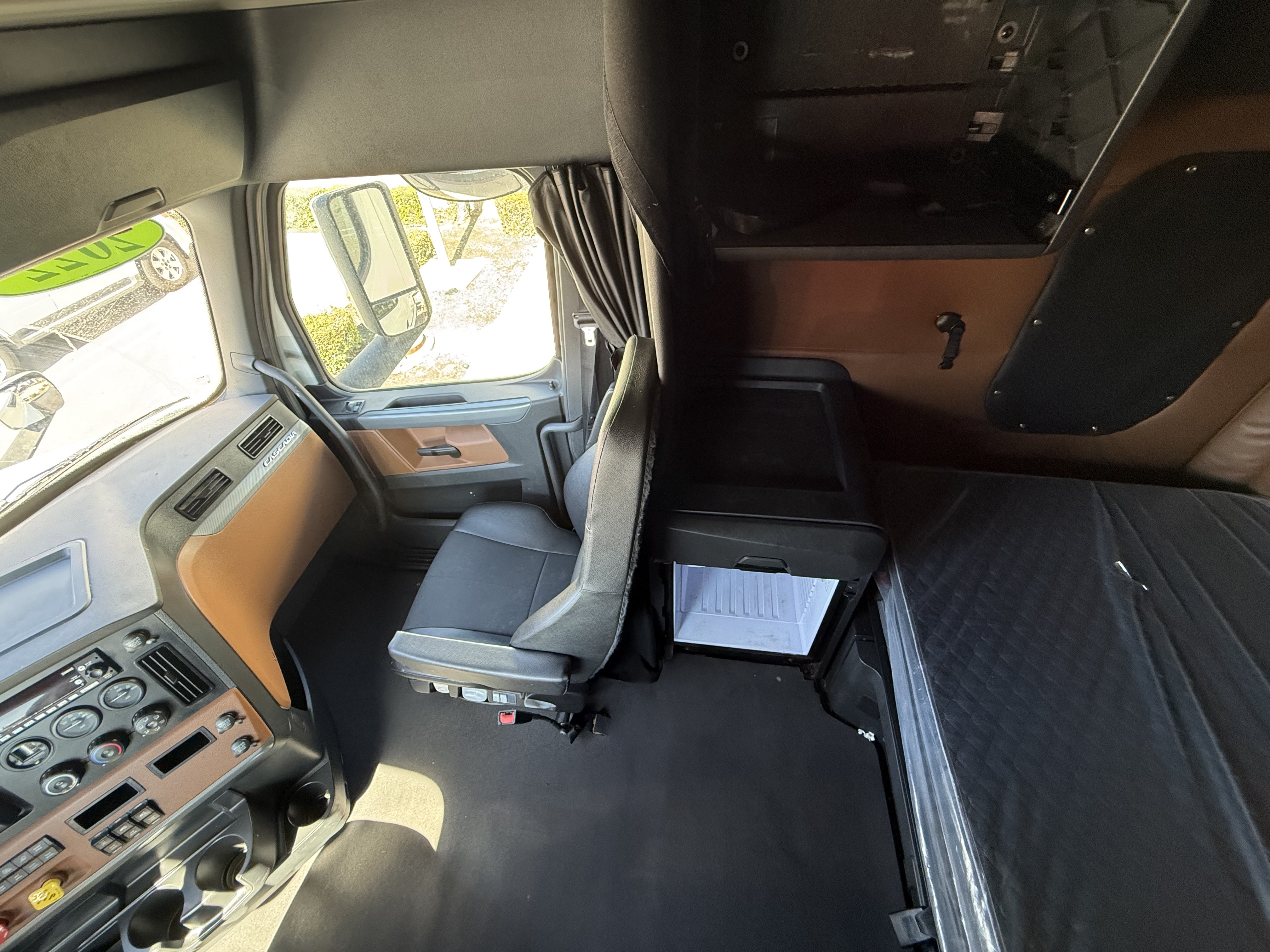 2022 FREIGHTLINER CASCADIA 126SLP - image 17