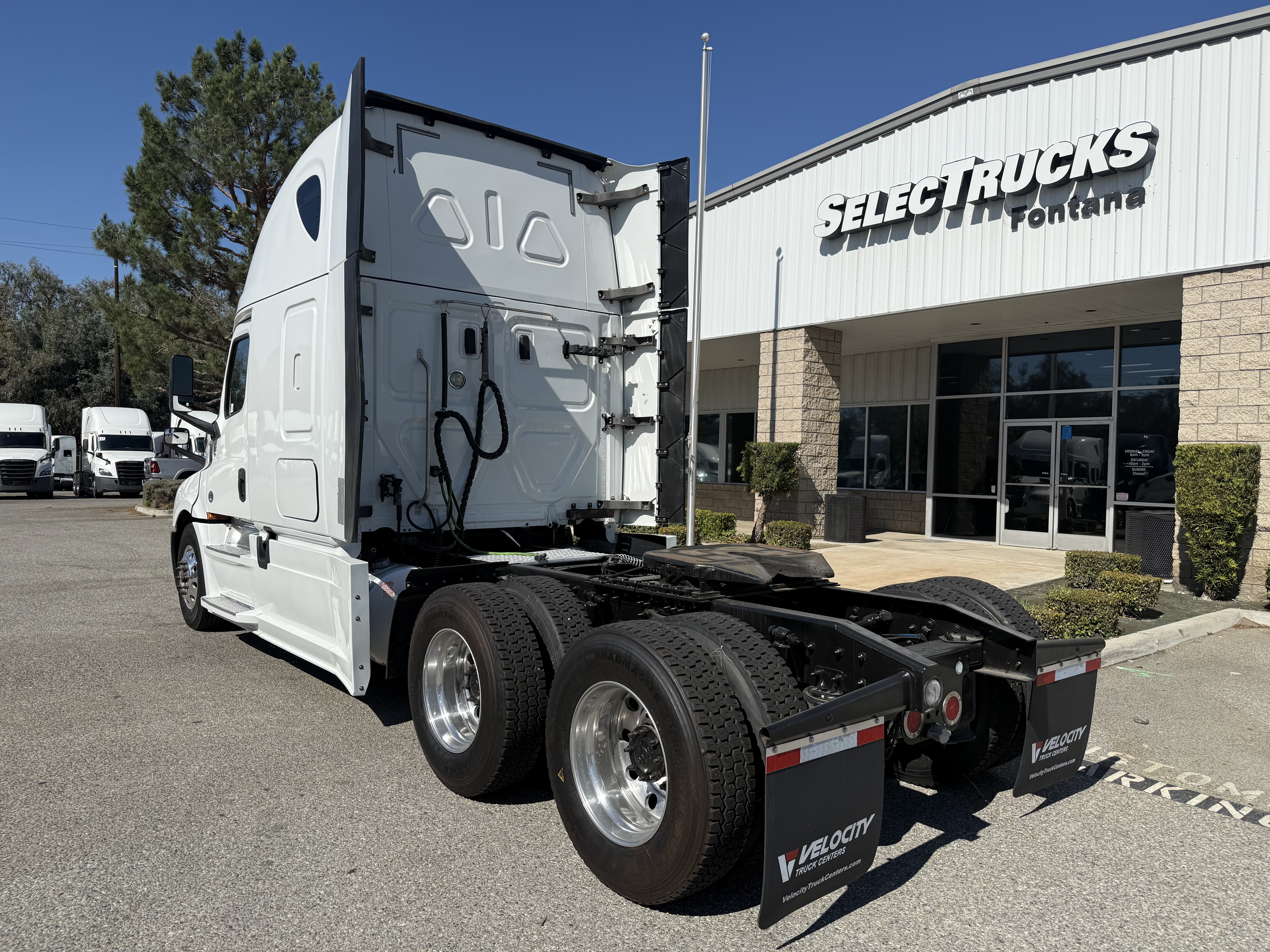 2019 FREIGHTLINER CASCADIA 126SLP - image 4