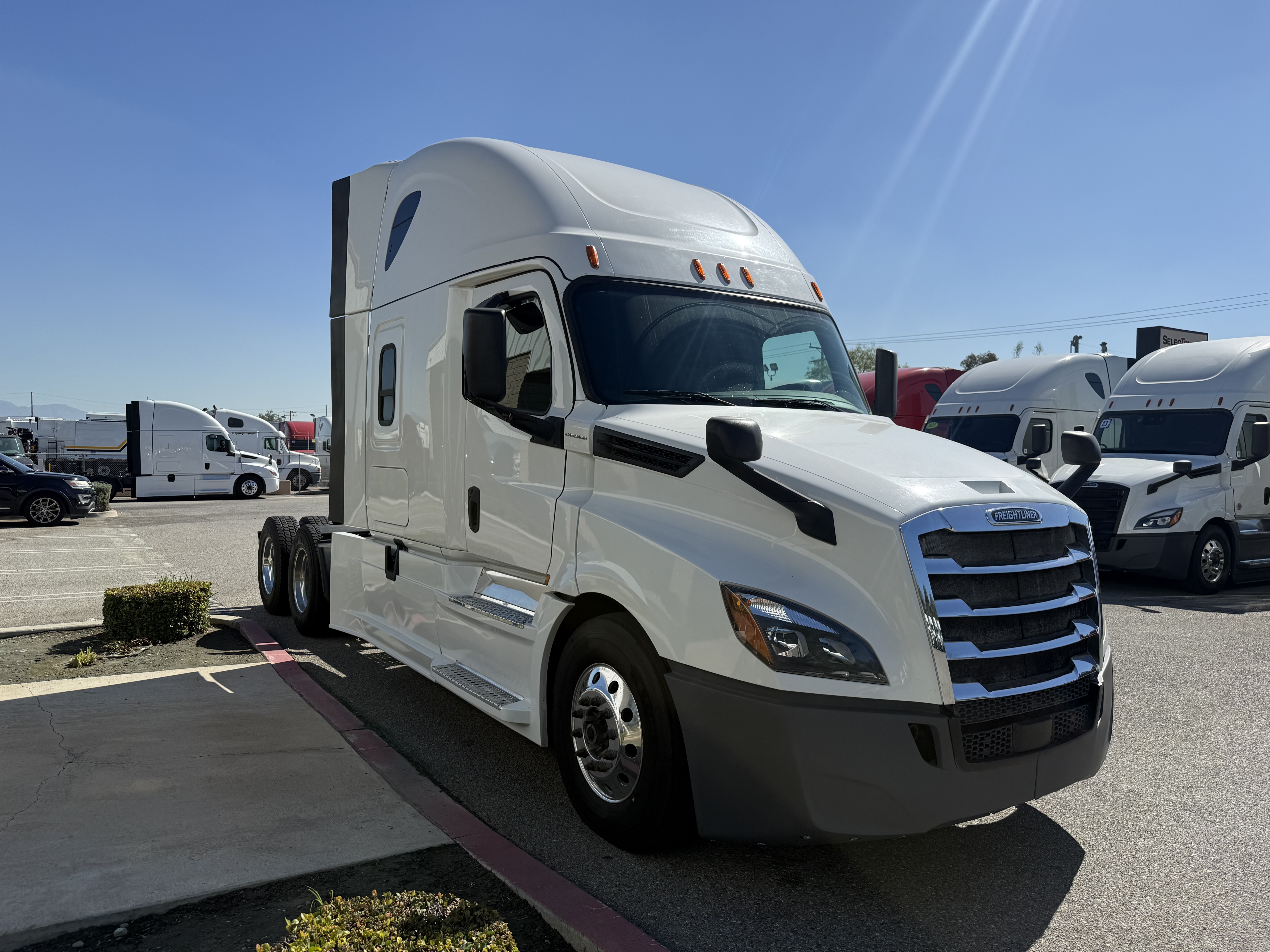 2019 FREIGHTLINER CASCADIA 126SLP - image 9