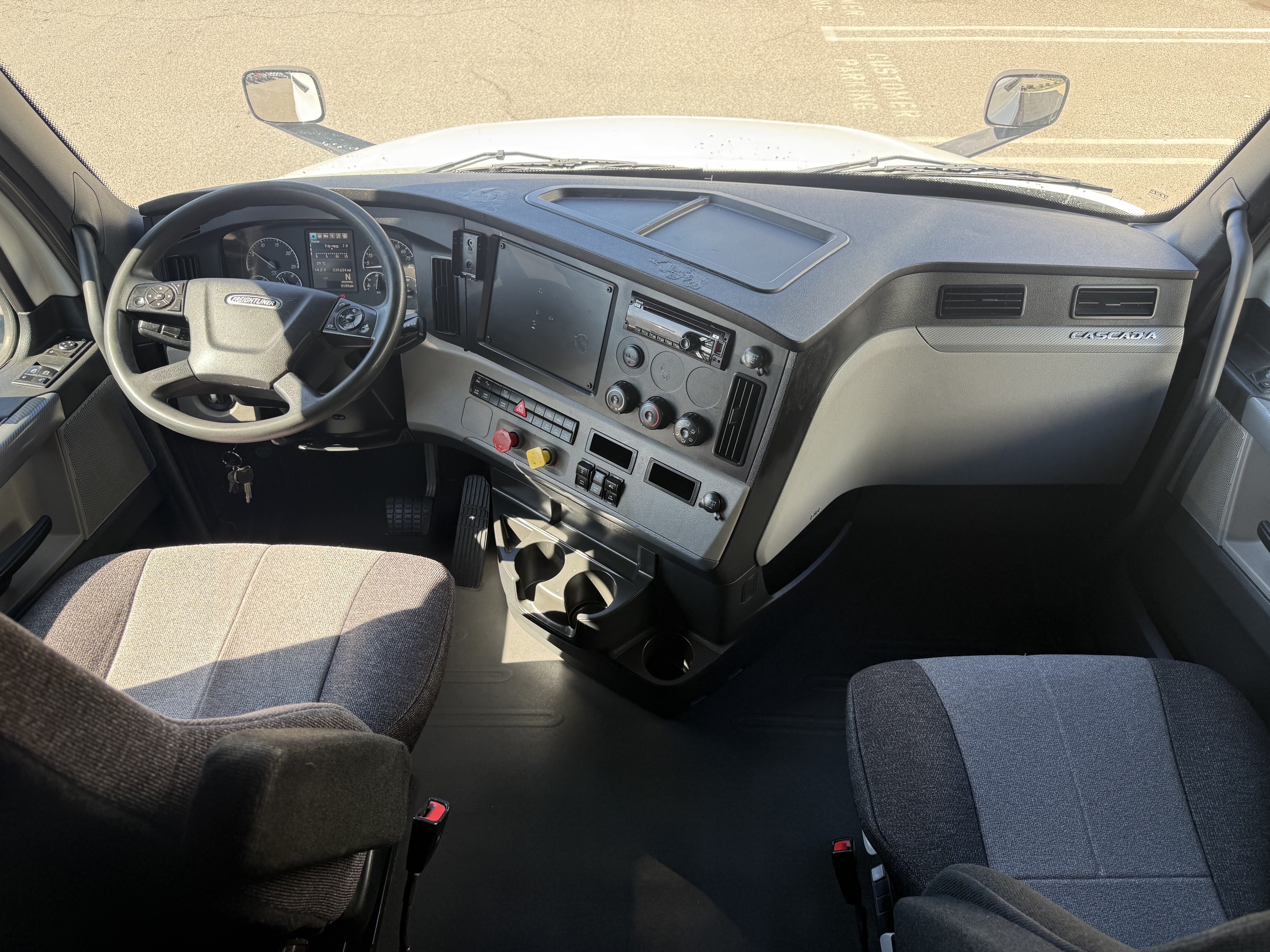 2019 FREIGHTLINER CASCADIA 126SLP - image 17