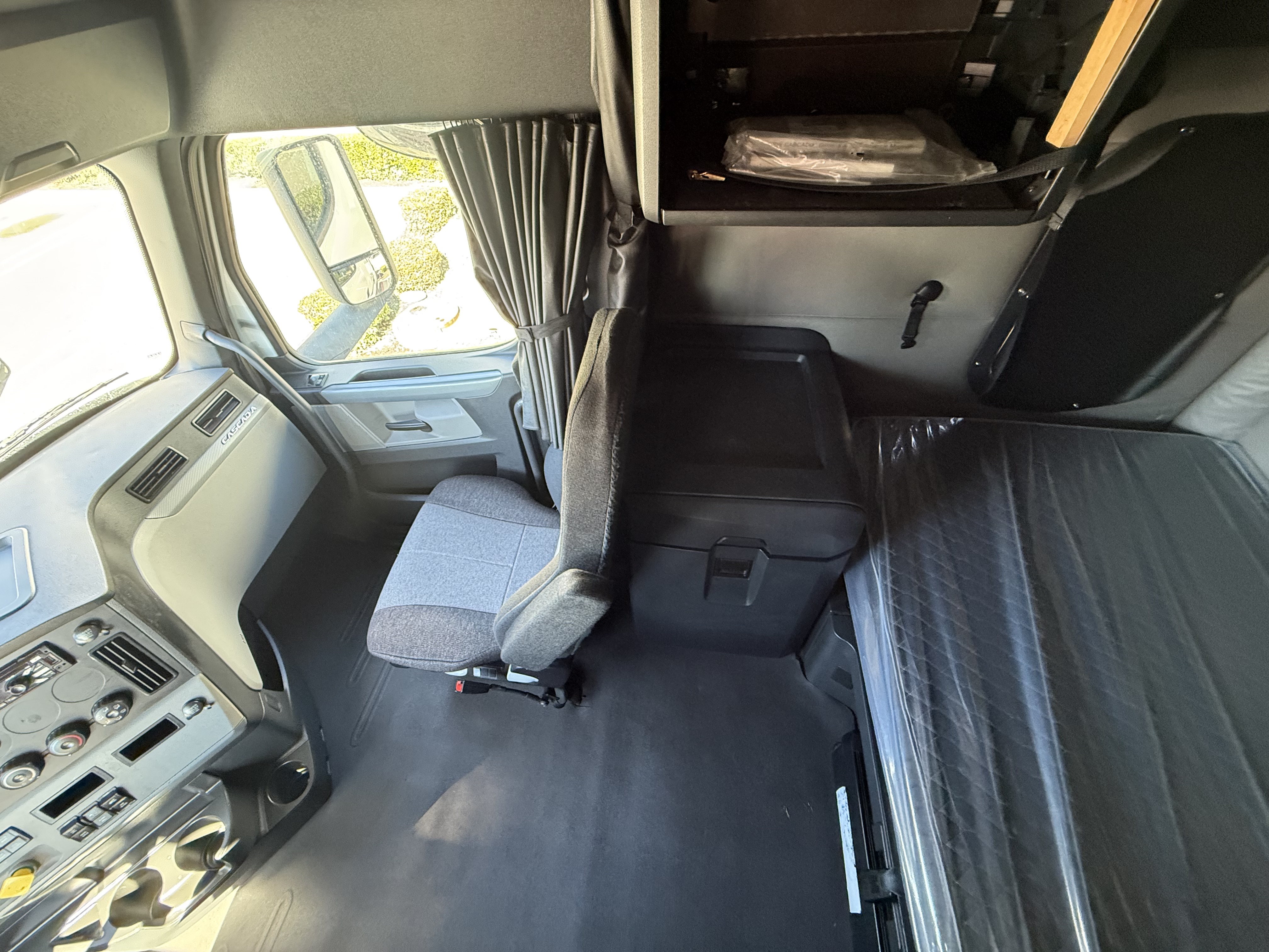 2019 FREIGHTLINER CASCADIA 126SLP - image 18