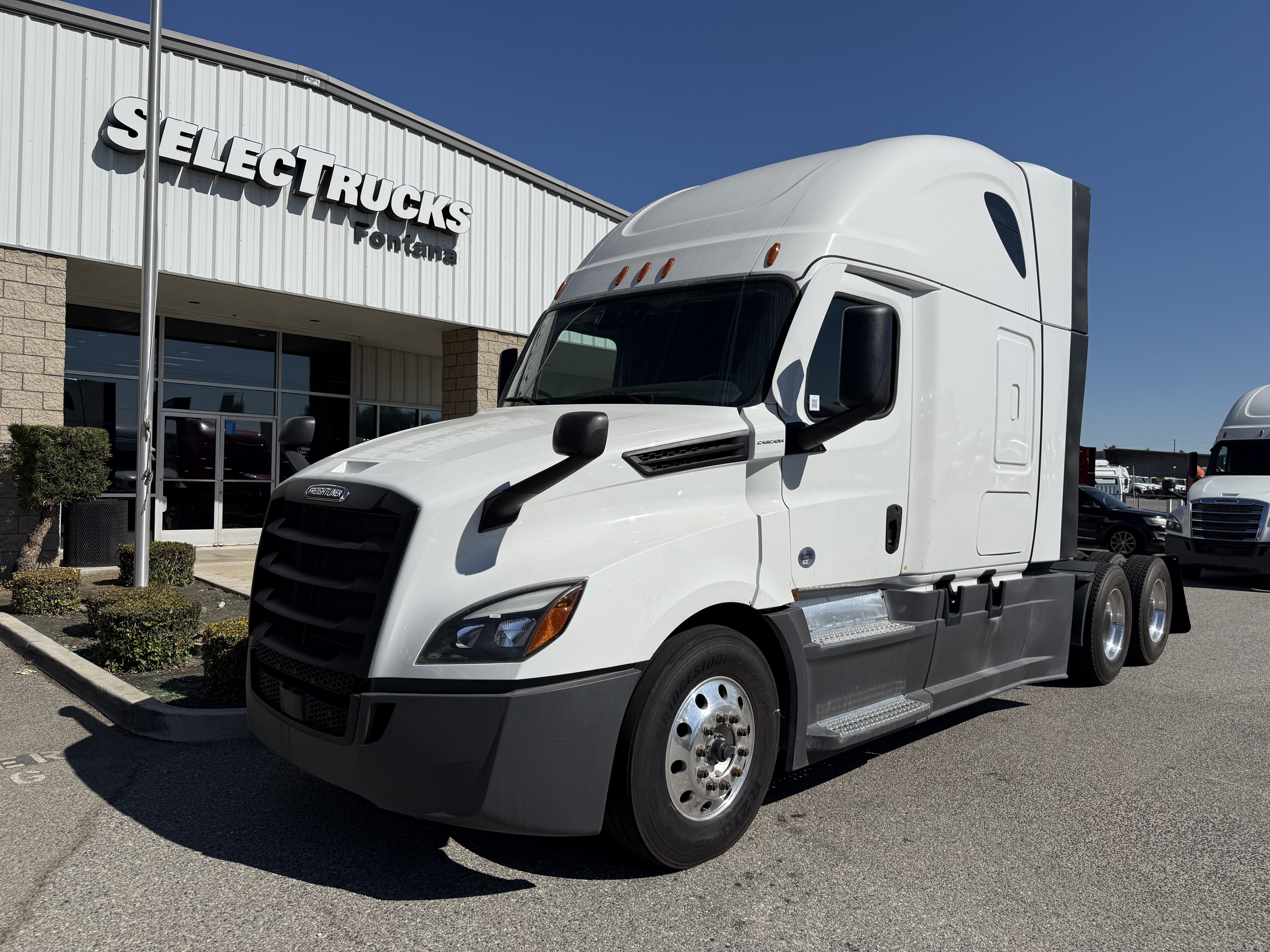 2023 FREIGHTLINER CASCADIA 126SLP - image 1