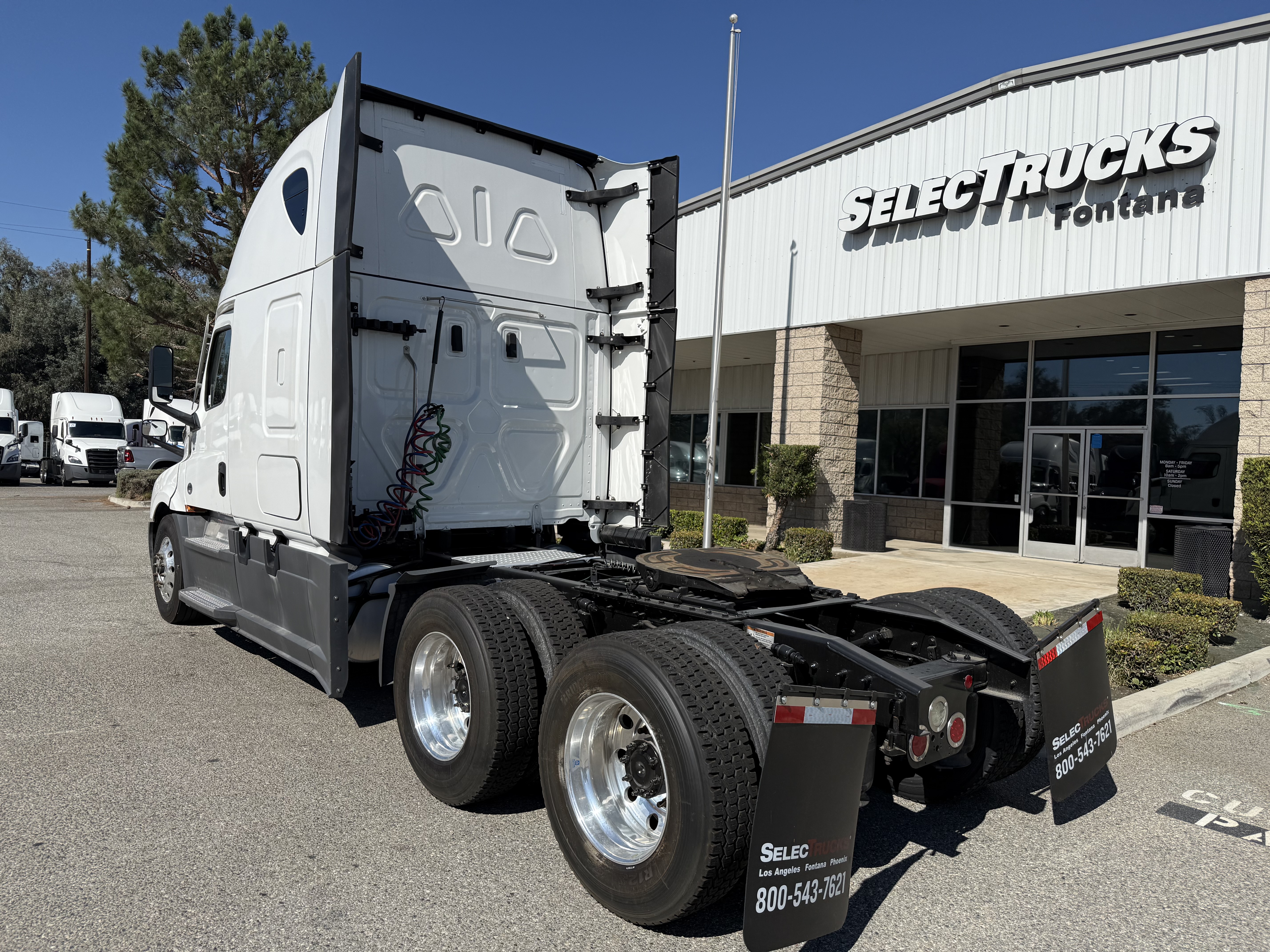 2023 FREIGHTLINER CASCADIA 126SLP - image 4