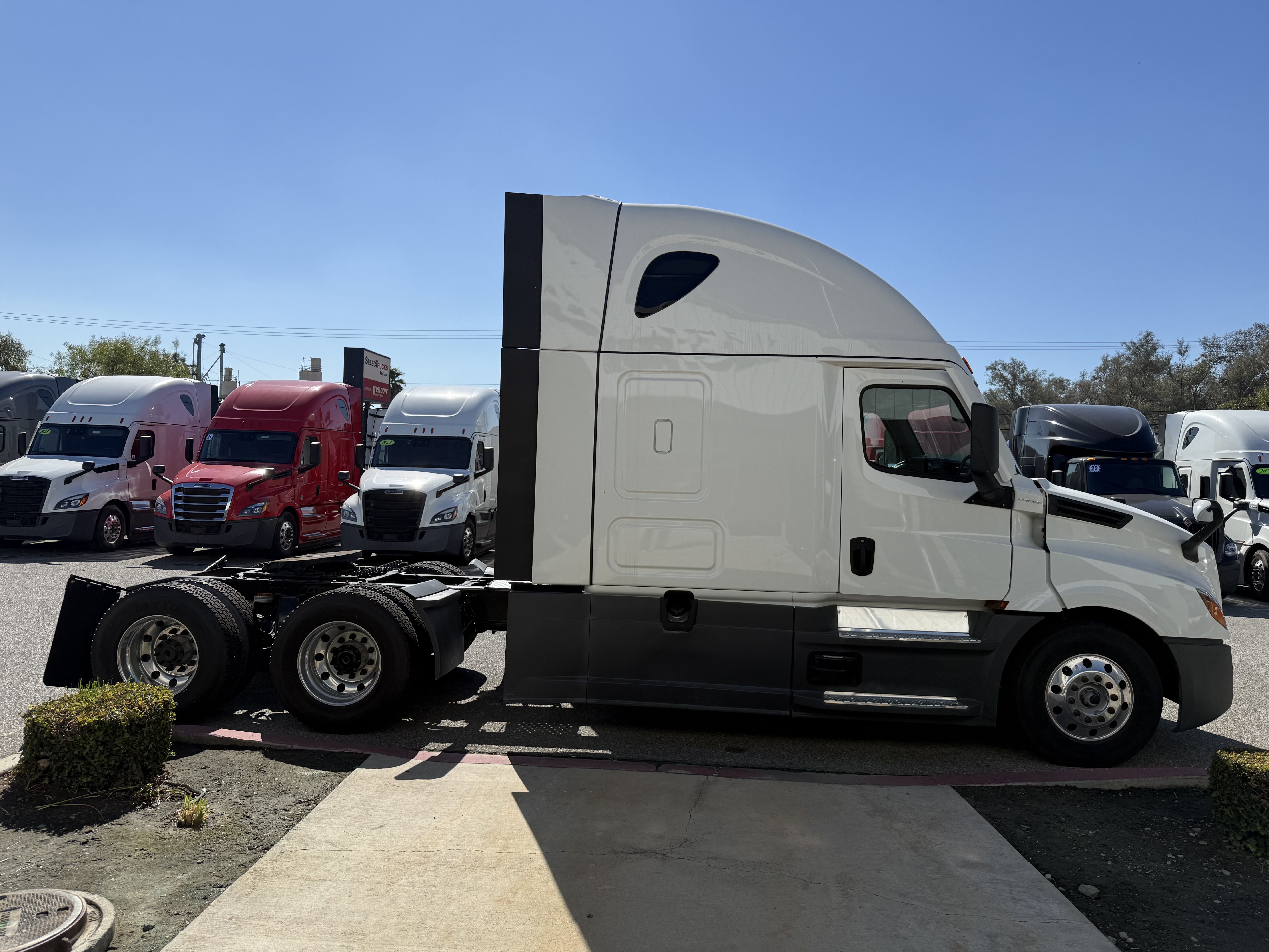 2023 FREIGHTLINER CASCADIA 126SLP - image 8