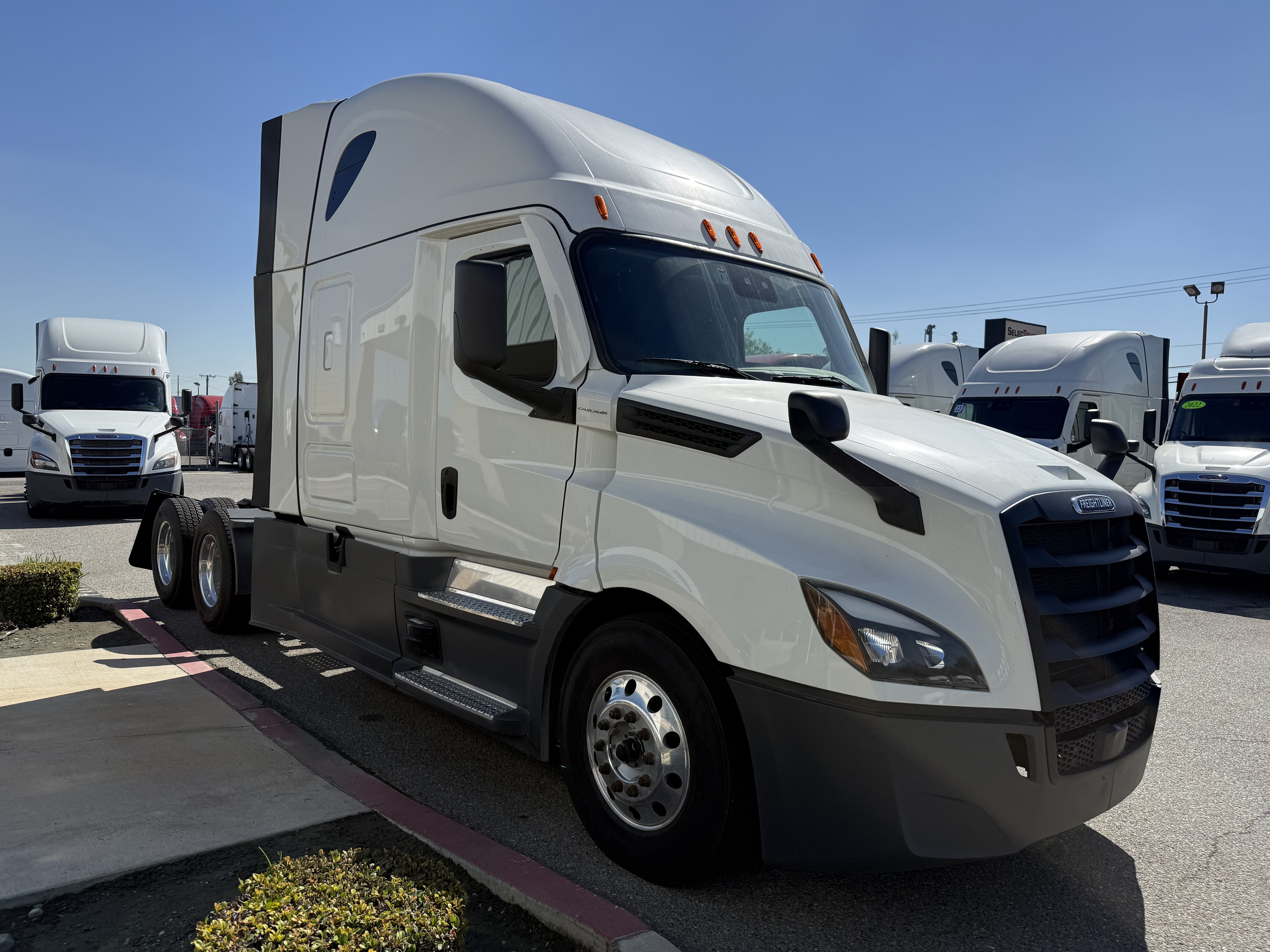 2023 FREIGHTLINER CASCADIA 126SLP - image 9