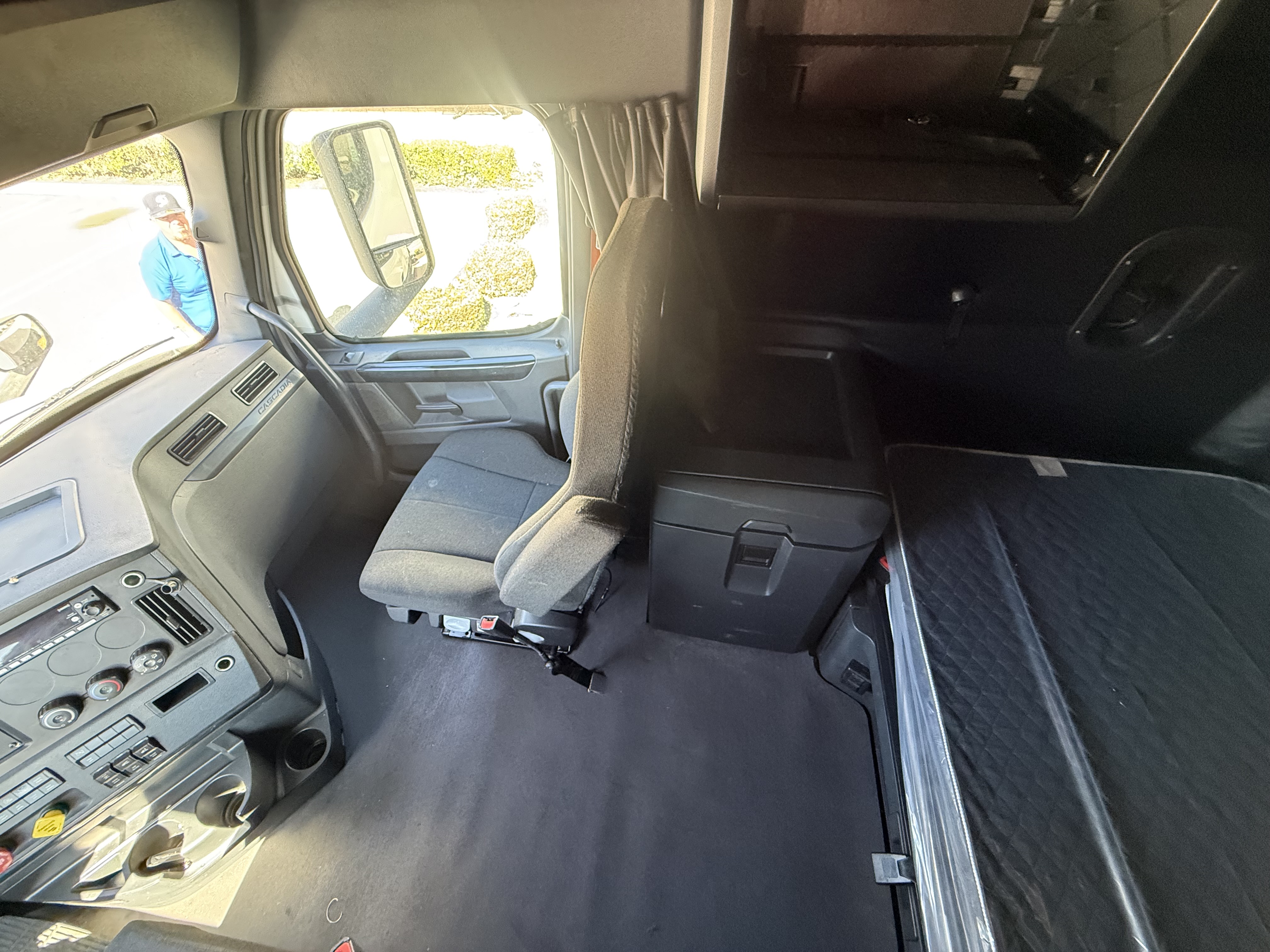 2023 FREIGHTLINER CASCADIA 126SLP - image 18