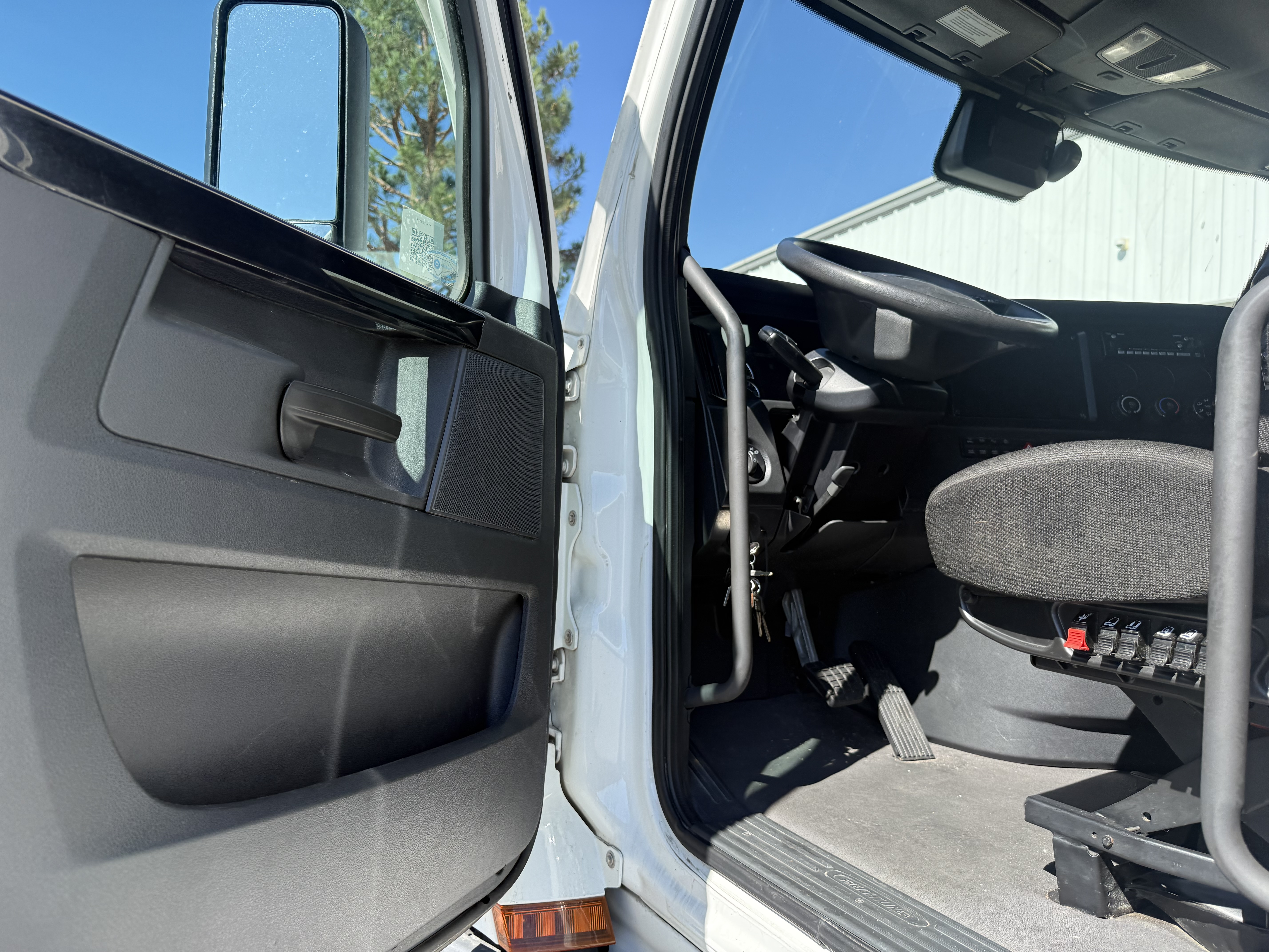 2023 FREIGHTLINER CASCADIA 126SLP - image 19