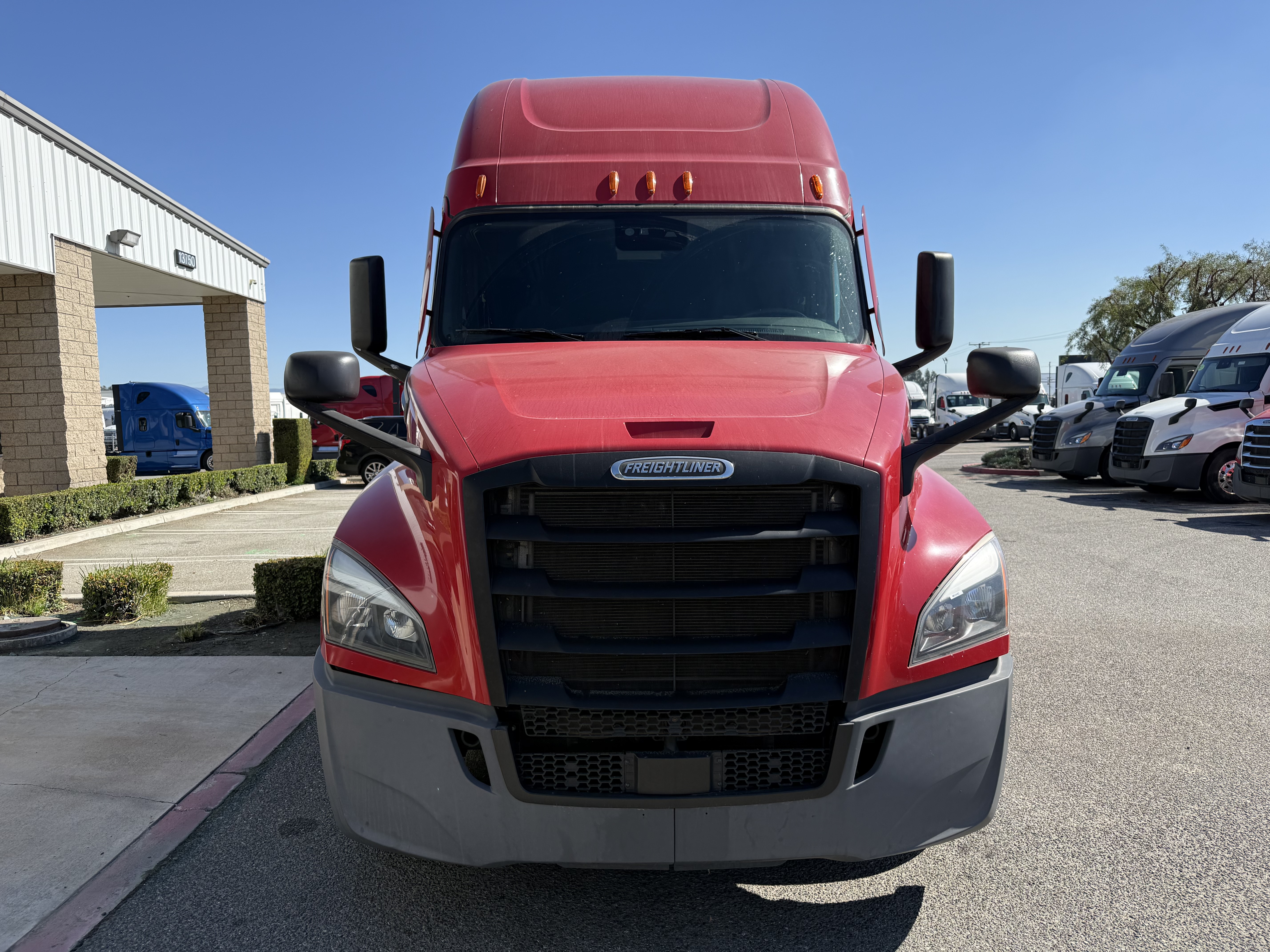 2021 FREIGHTLINER CASCADIA 126SLP - image 2