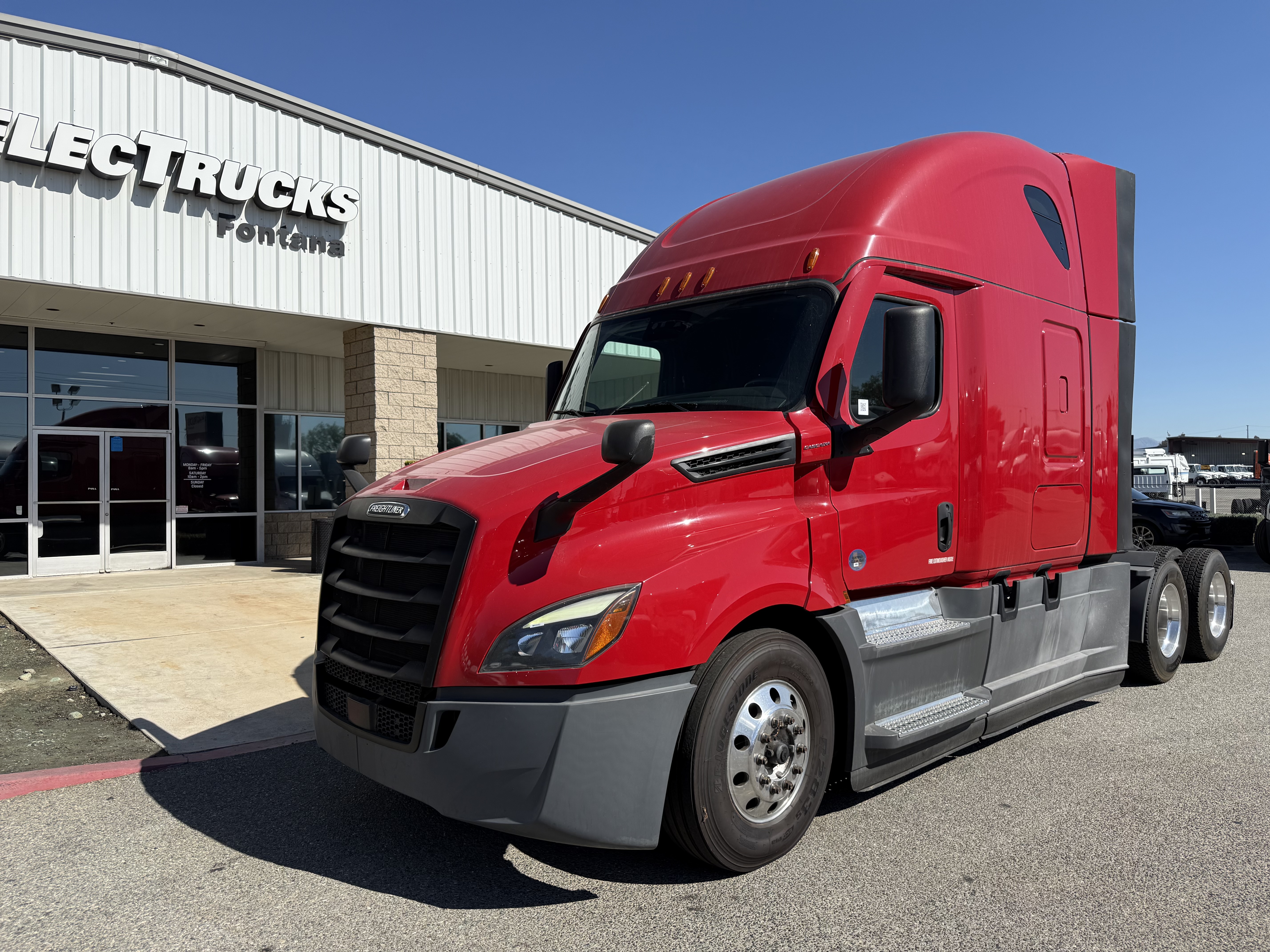 2021 FREIGHTLINER CASCADIA 126SLP - image 1
