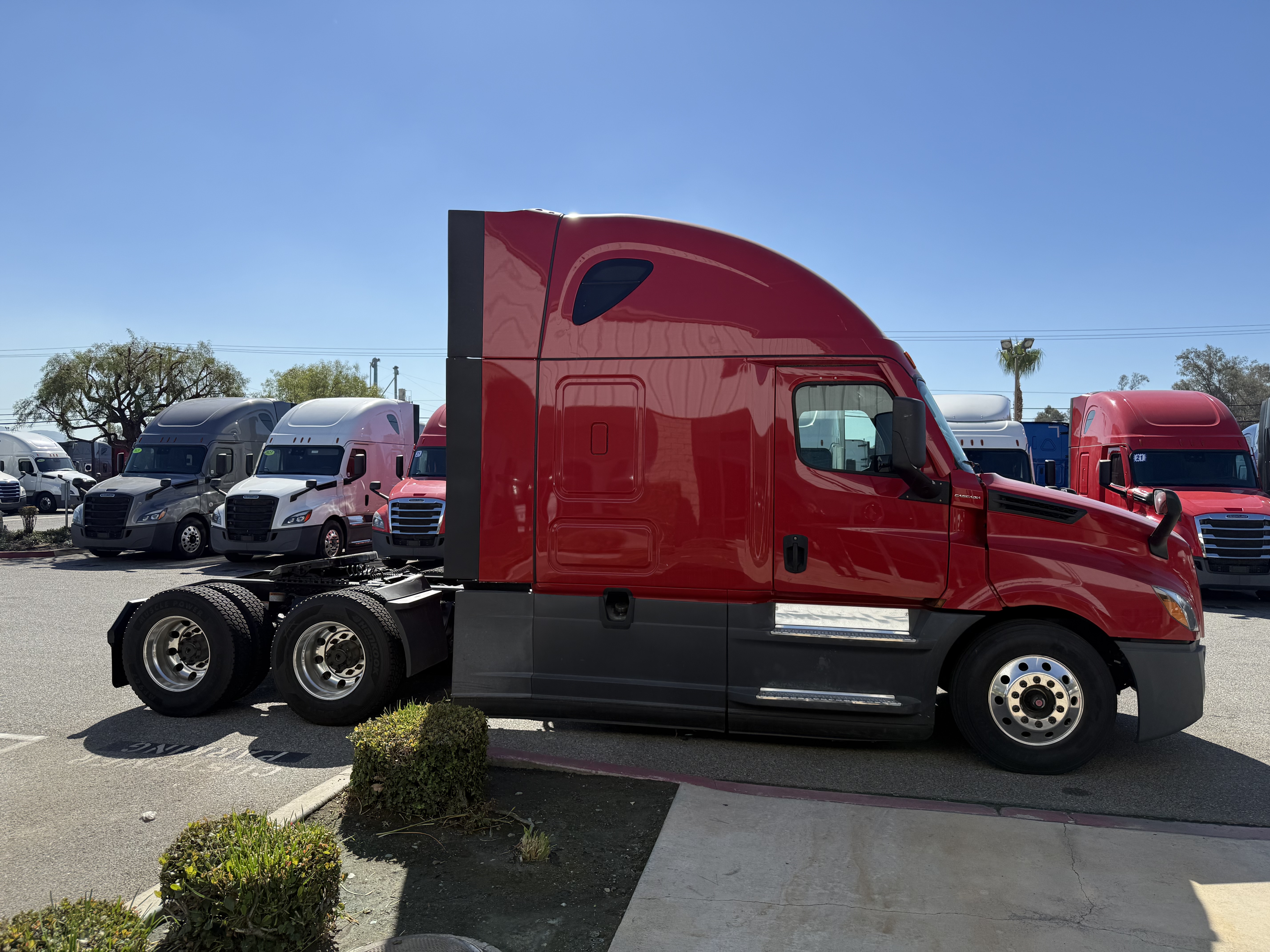 2021 FREIGHTLINER CASCADIA 126SLP - image 8