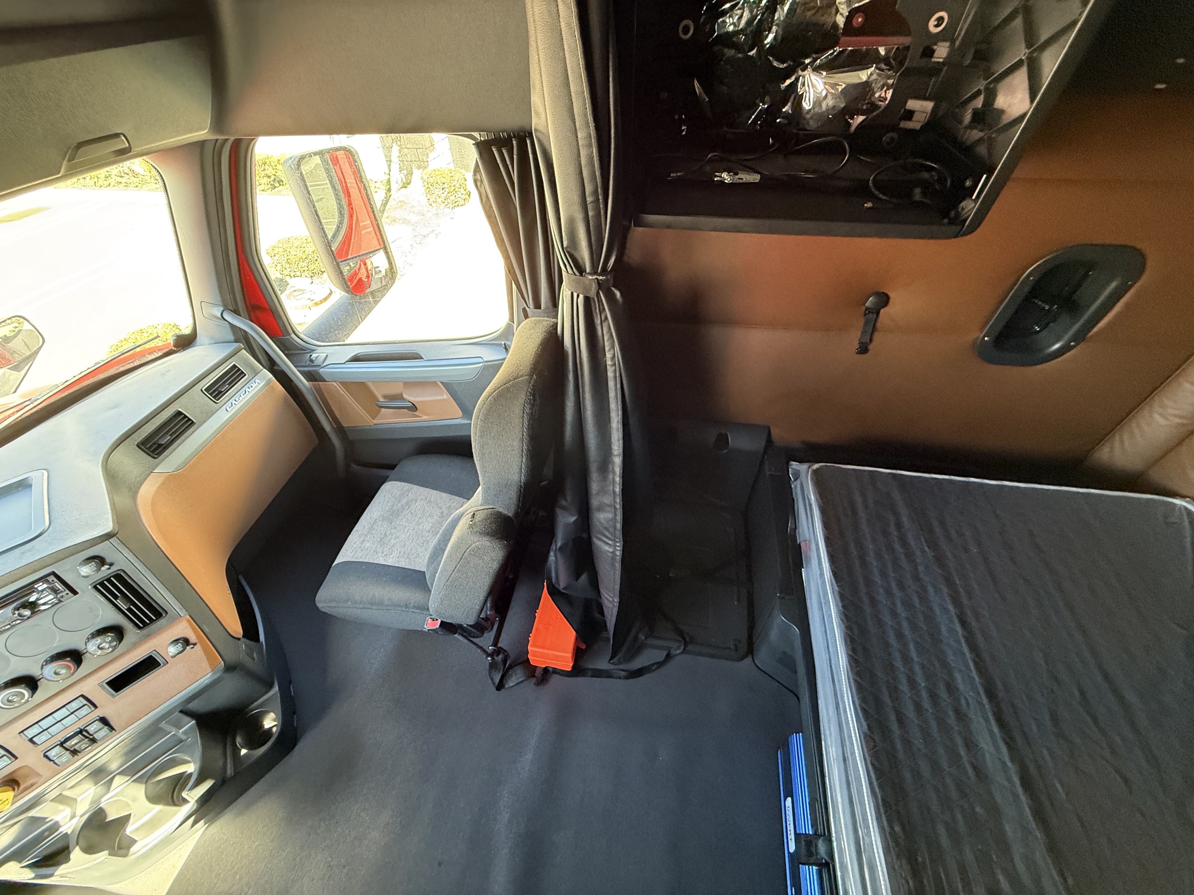 2021 FREIGHTLINER CASCADIA 126SLP - image 18